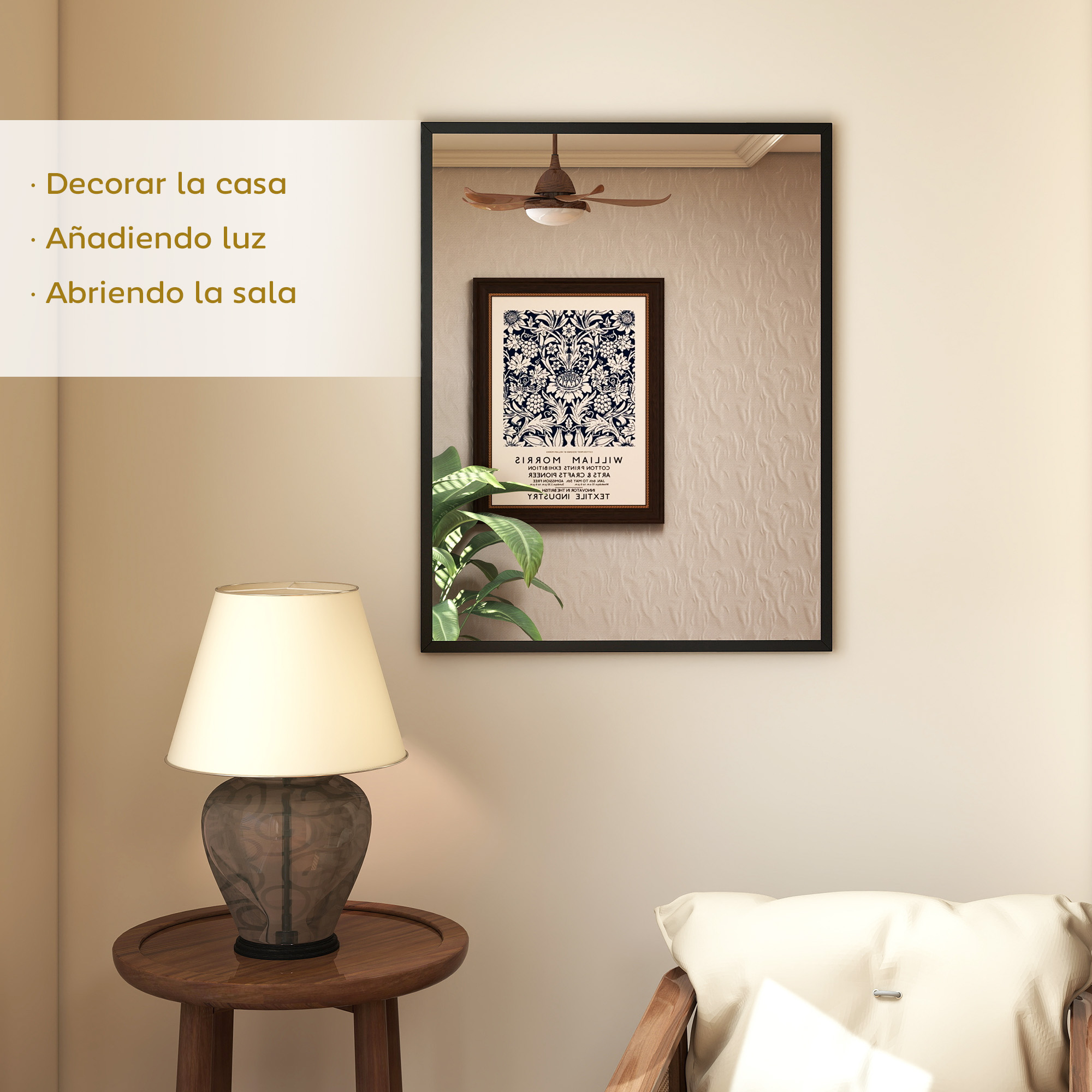 Una mesita de noche con lámpara, espejo con ventilador de techo y cuadro.