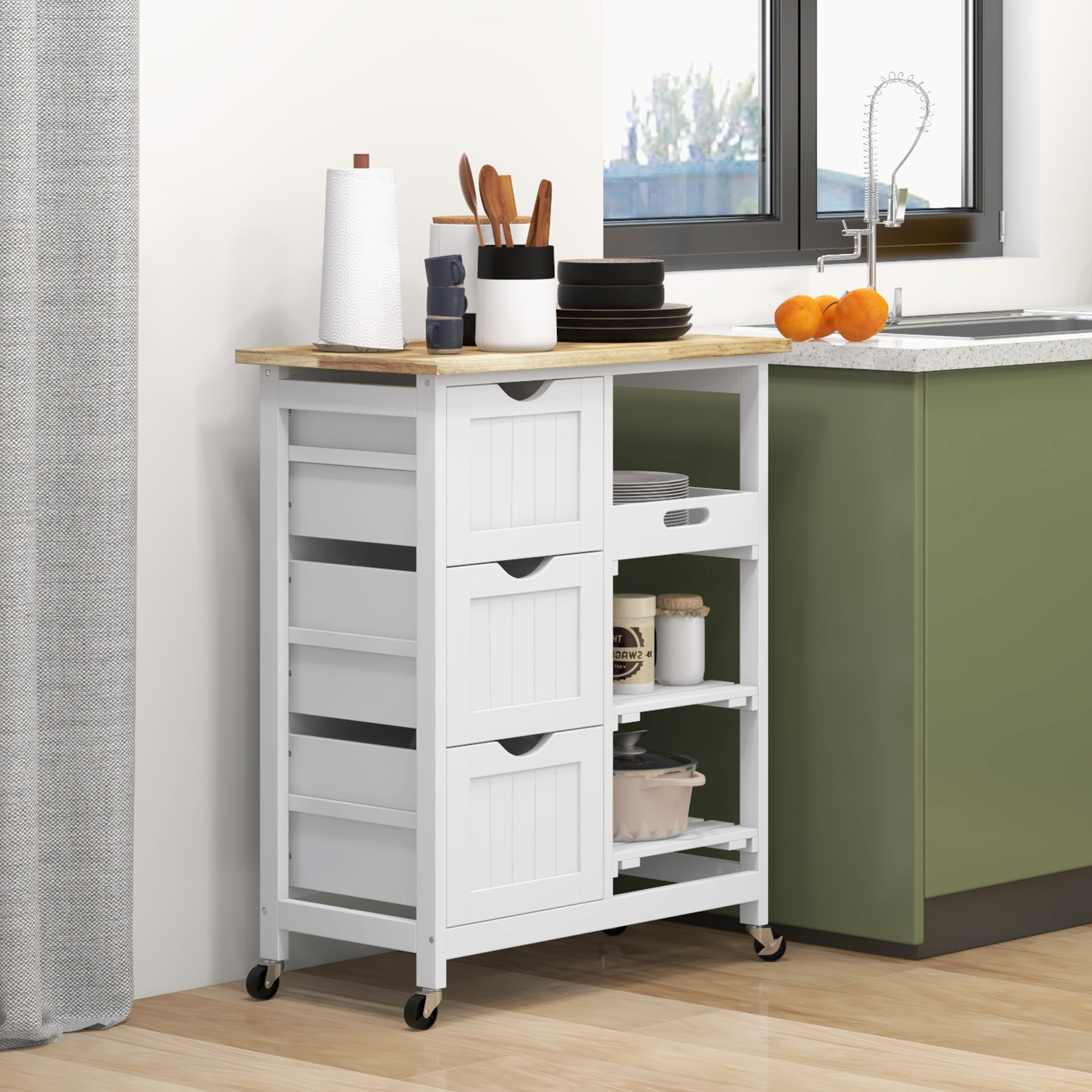 Un carrito de cocina blanco con tapa de madera cerca de un mostrador verde y ventana.