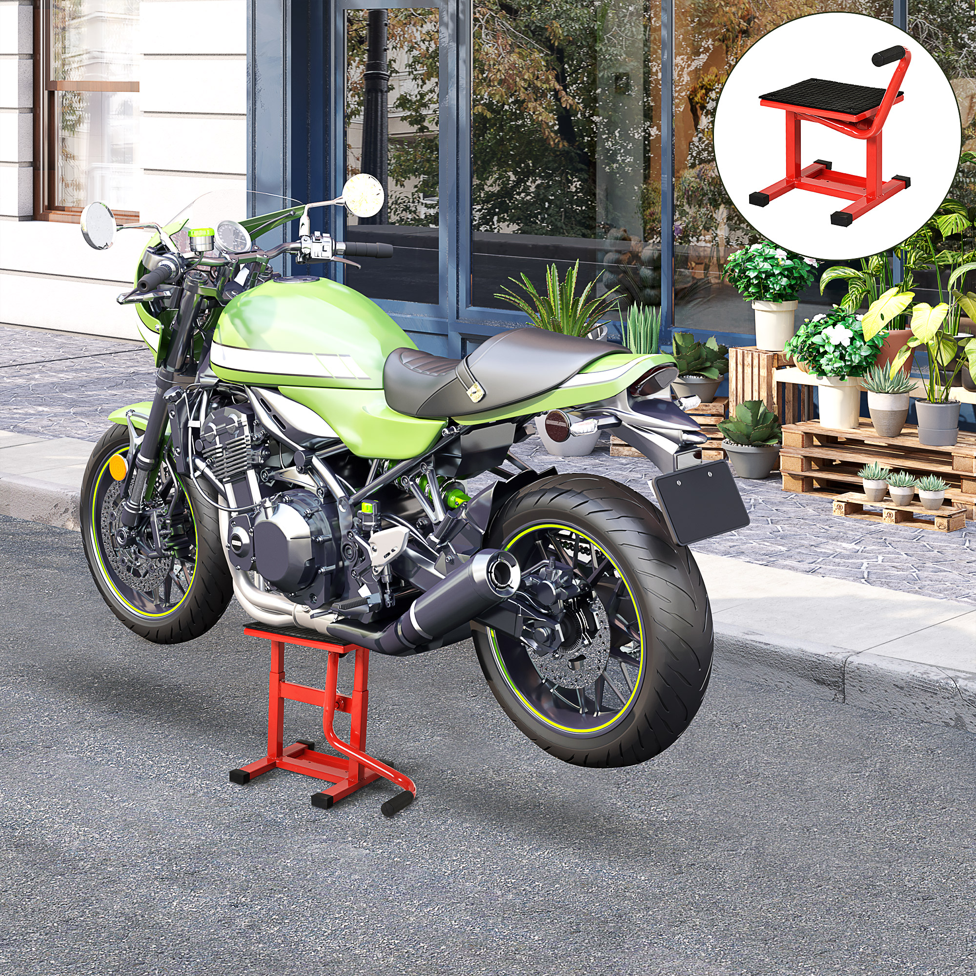 Una motocicleta verde está elevada por un soporte rojo frente a un edificio.