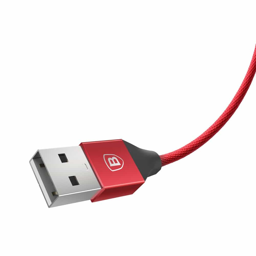 Czerwony kabel USB ze srebrnym złączem i czerwonym logo B.