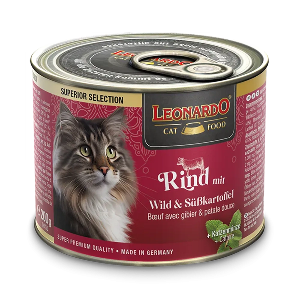Una lata de comida para gatos Leonardo con ternera, salvaje y batata.
