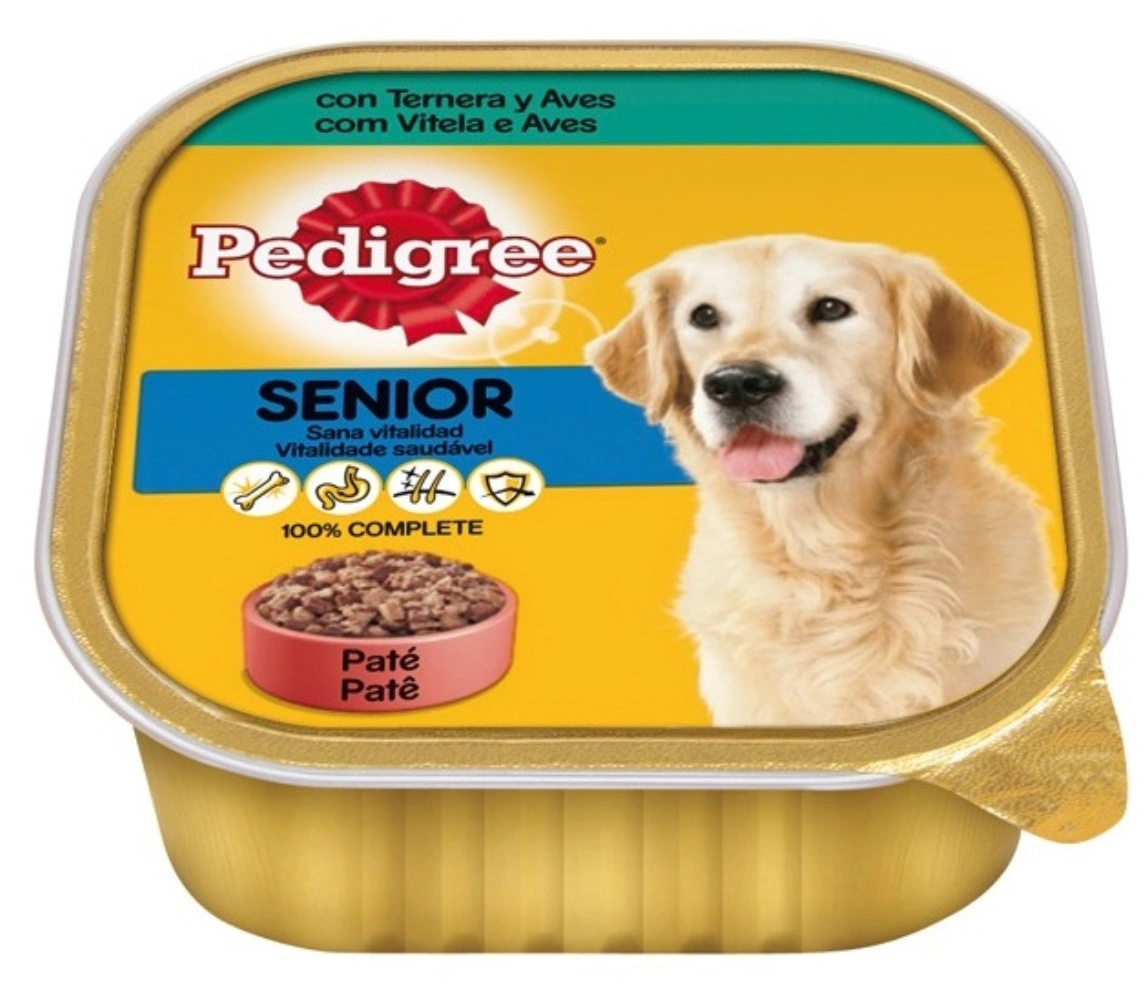Comida para perros Pedigree Senior con ternera y ave. Golden retriever mira al frente.