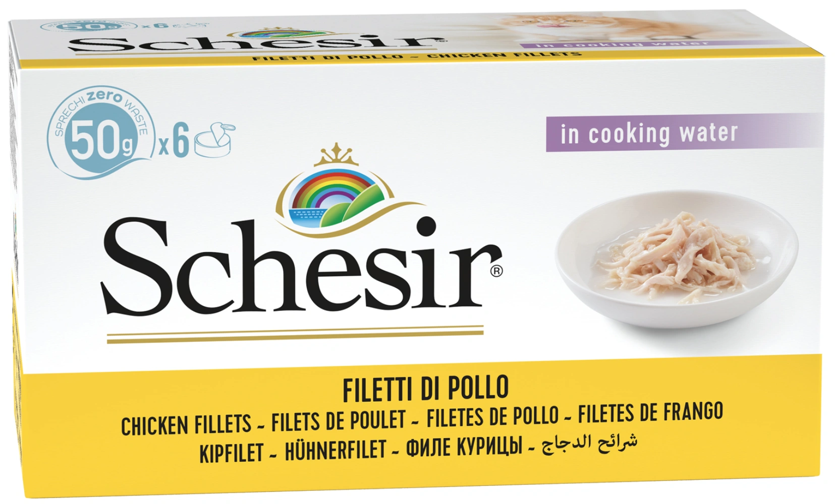 Filetes de pollo Schesir en agua de cocción con un cuenco de pollo desmenuzado.