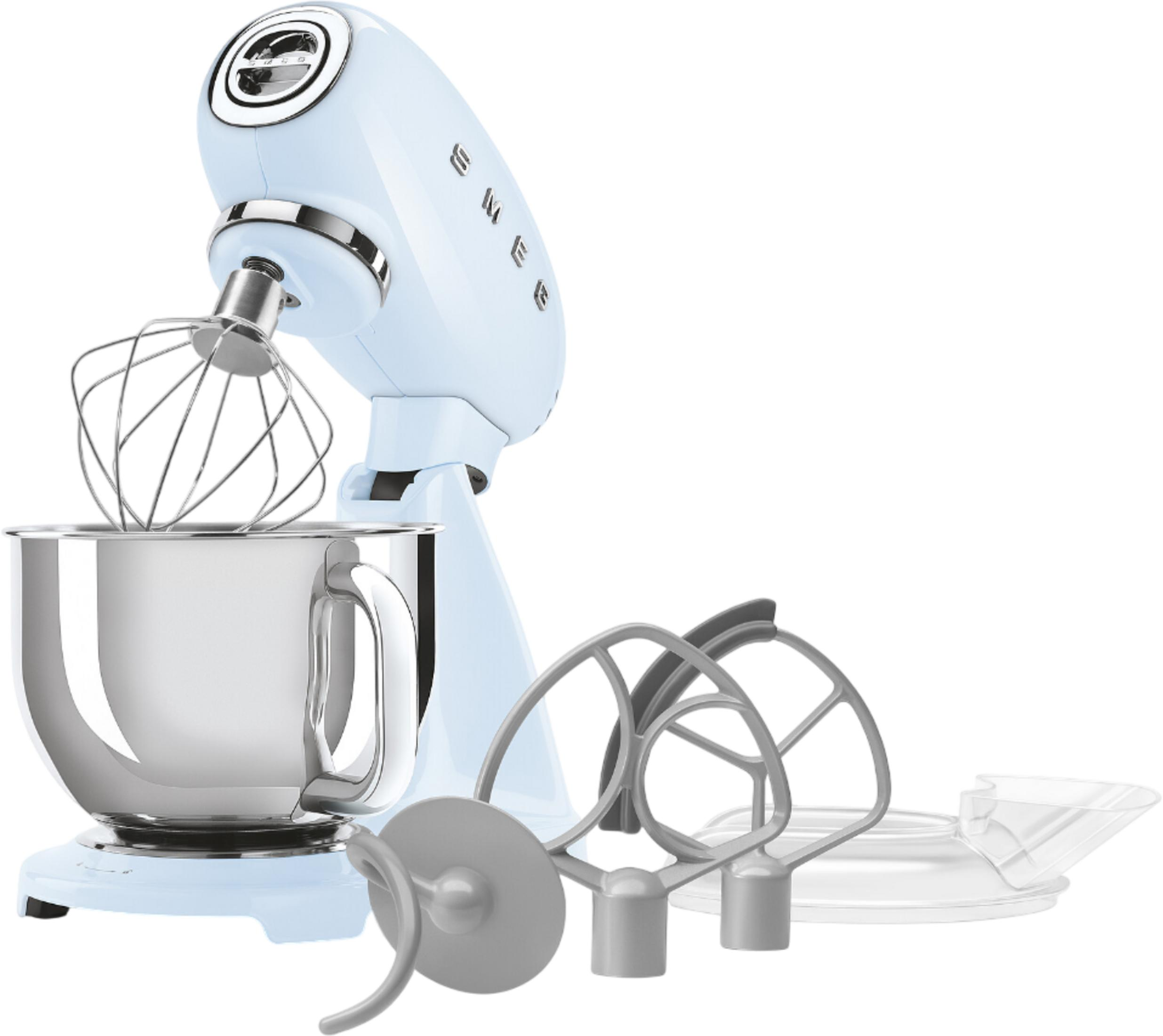 Un impastatrice SMEG azzurro con frusta, gancio e foglia.