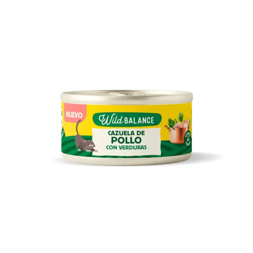 Una lata de comida para gatos Wild Balance con pollo y verduras, con un gato.