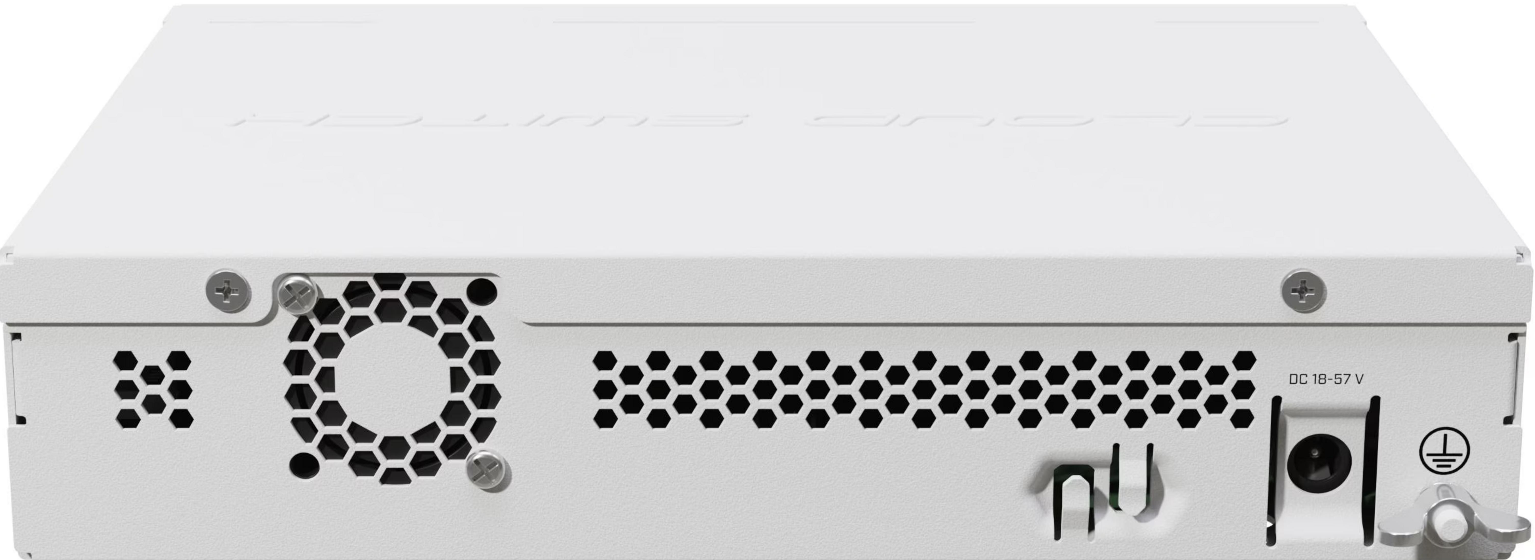 Parte trasera de switch de red blanco con ventilador, rejillas y puertos.