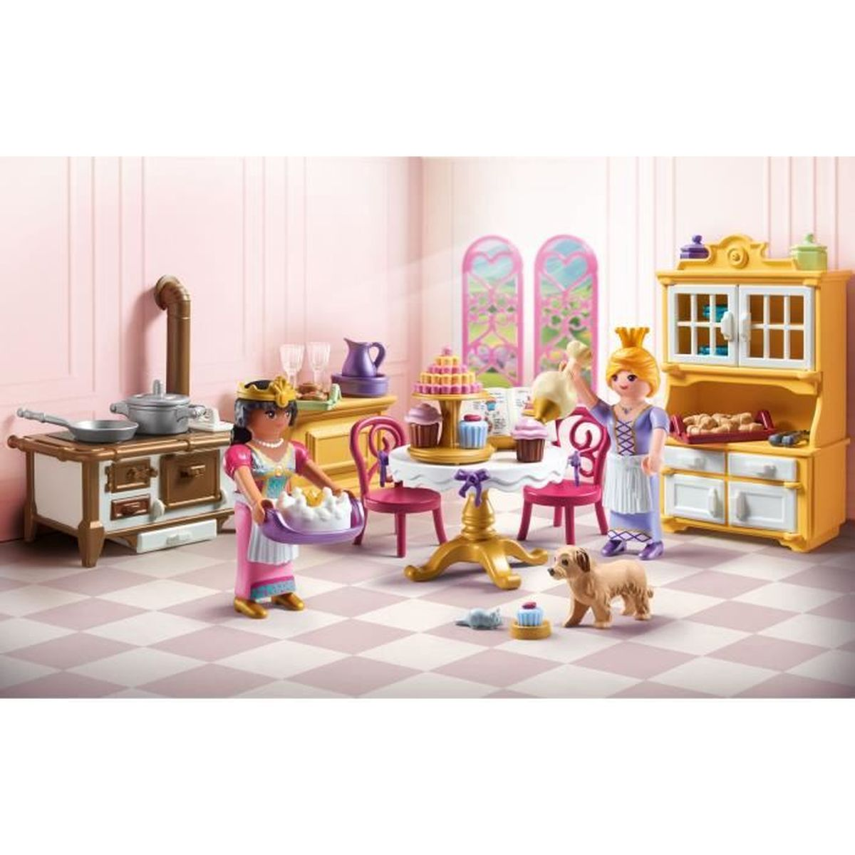 Prinzessinnen-Spielküche mit Figuren, einem Hund, Kuchen und Möbeln.