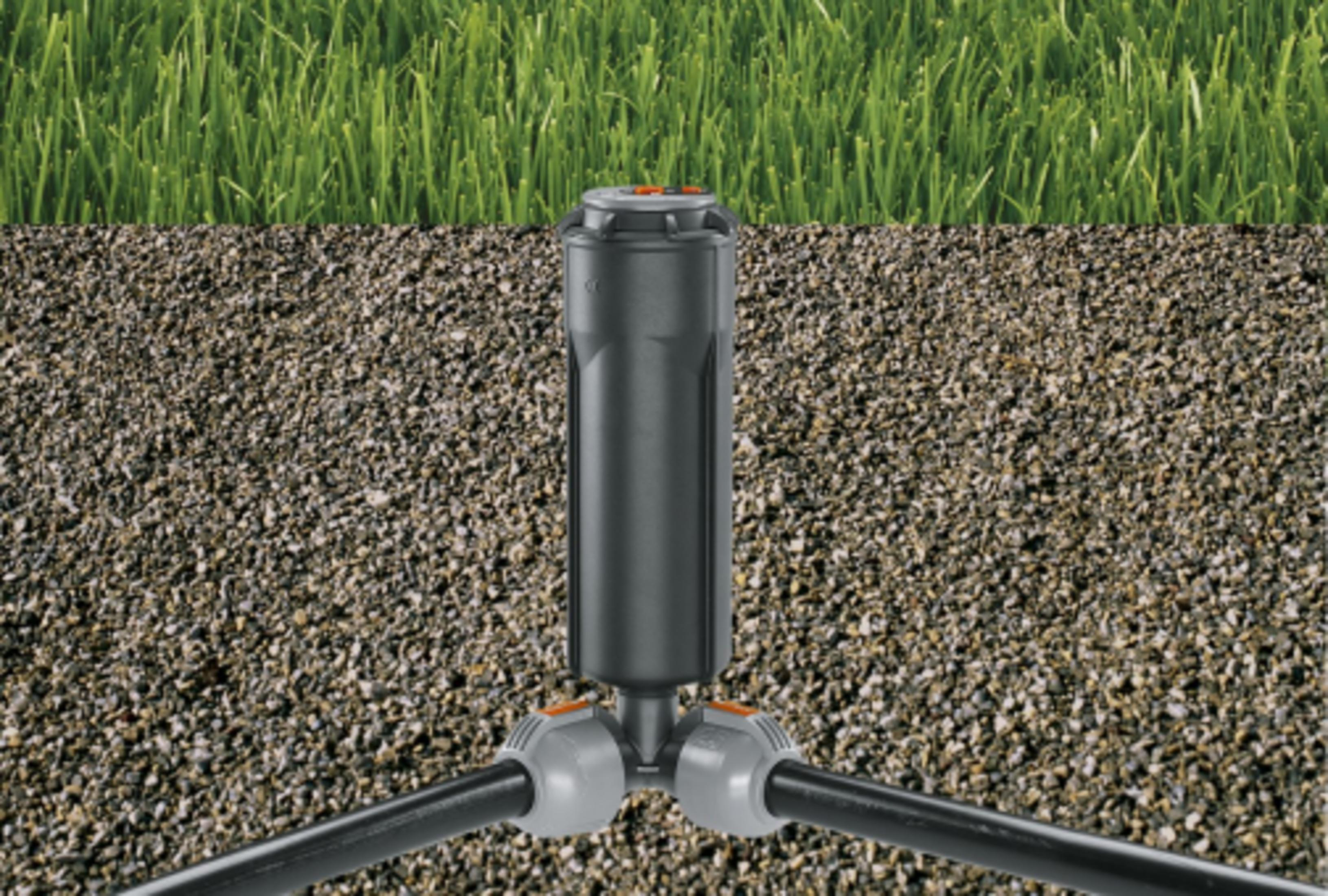 Un irrigatore è installato nel terreno.