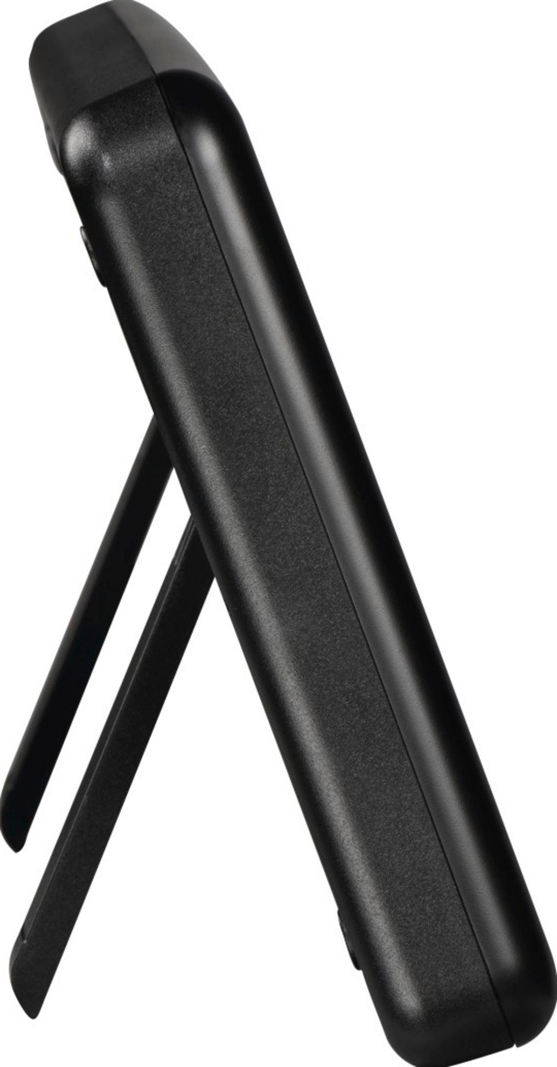 Czarne urządzenie elektroniczne z podstawką na białym tle.