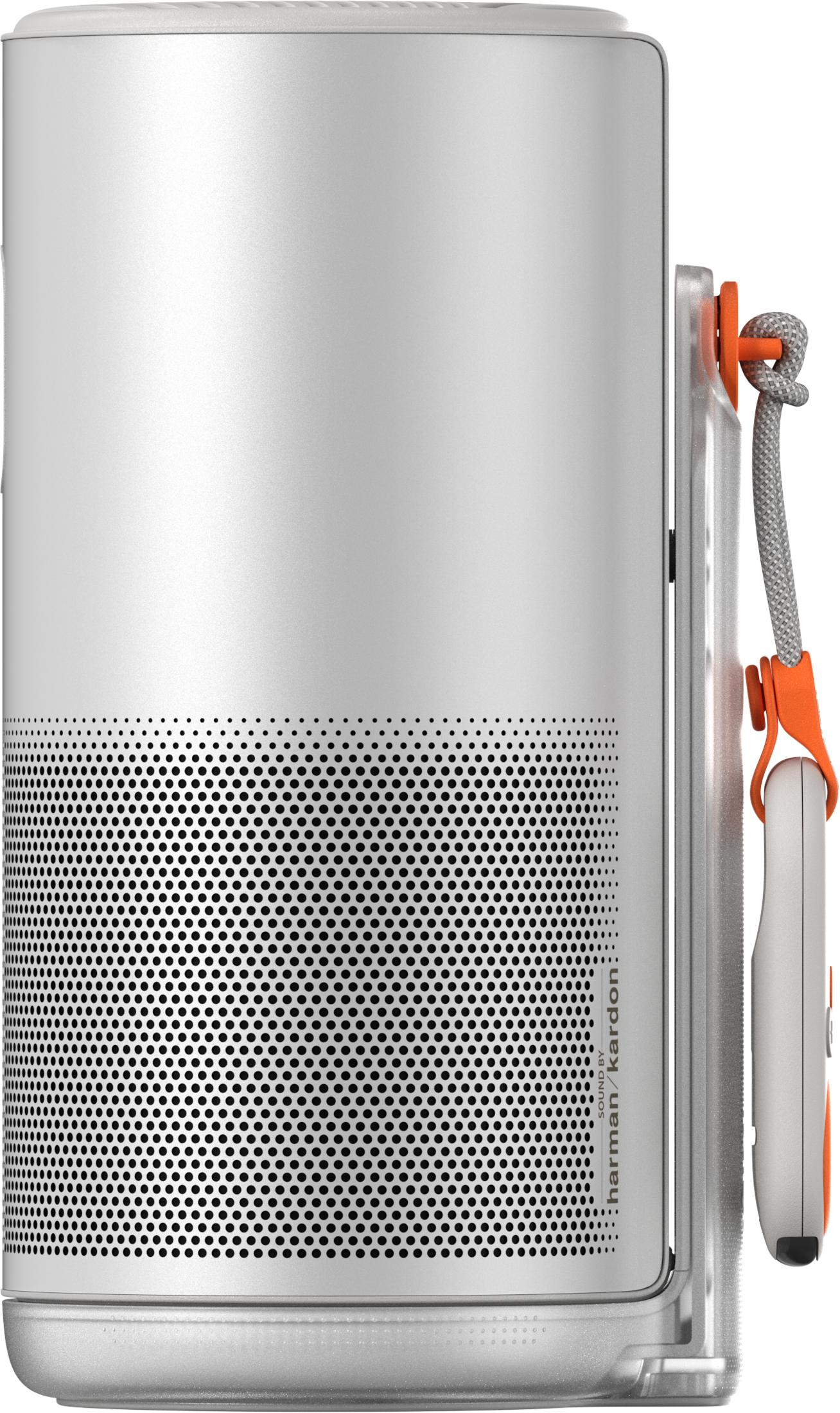 Szary, cylindryczny głośnik z pomarańczowym paskiem i logo Harman Kardon.