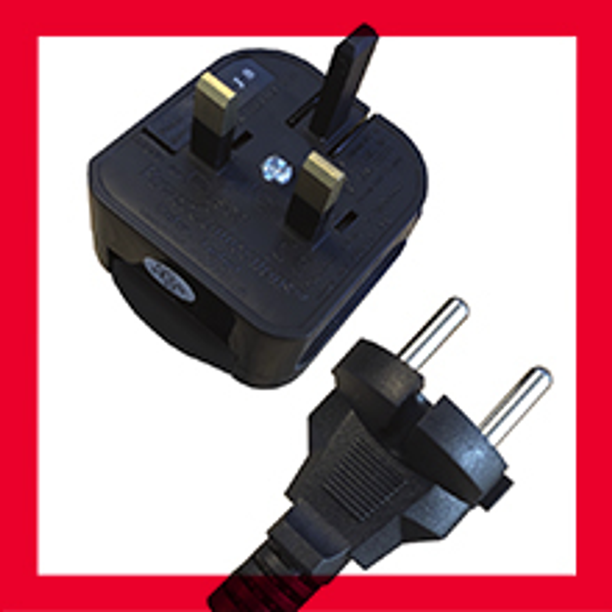 Zwei schwarze Stecker: ein britischer 3-Pin-Stecker und ein Eurostecker.