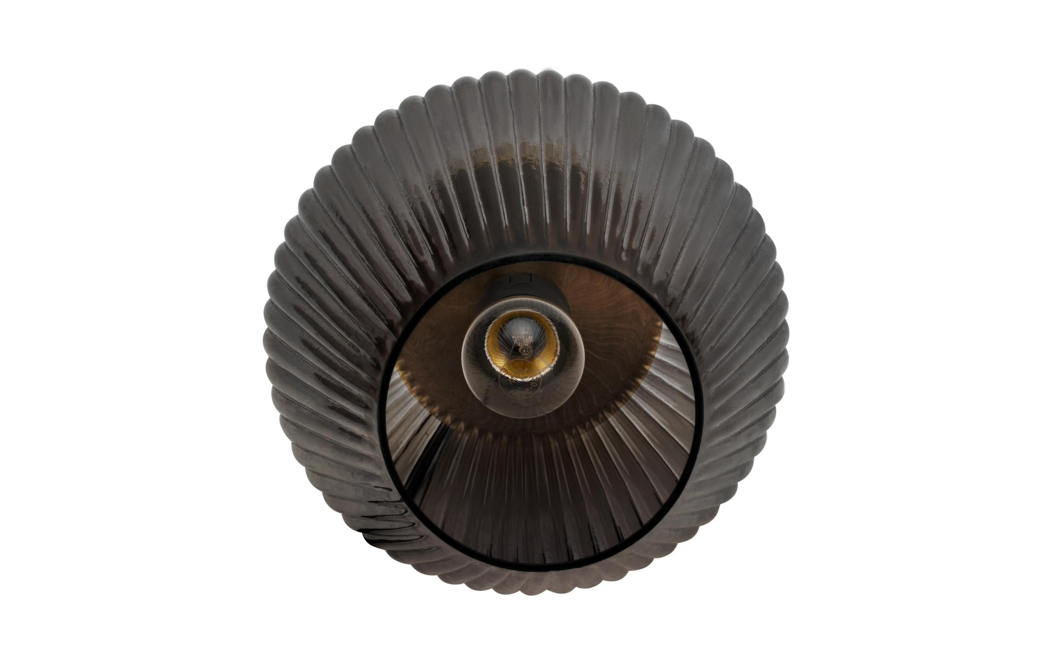 Ciemny, prążkowany klosz lampy z widoczną żarówką w środku.