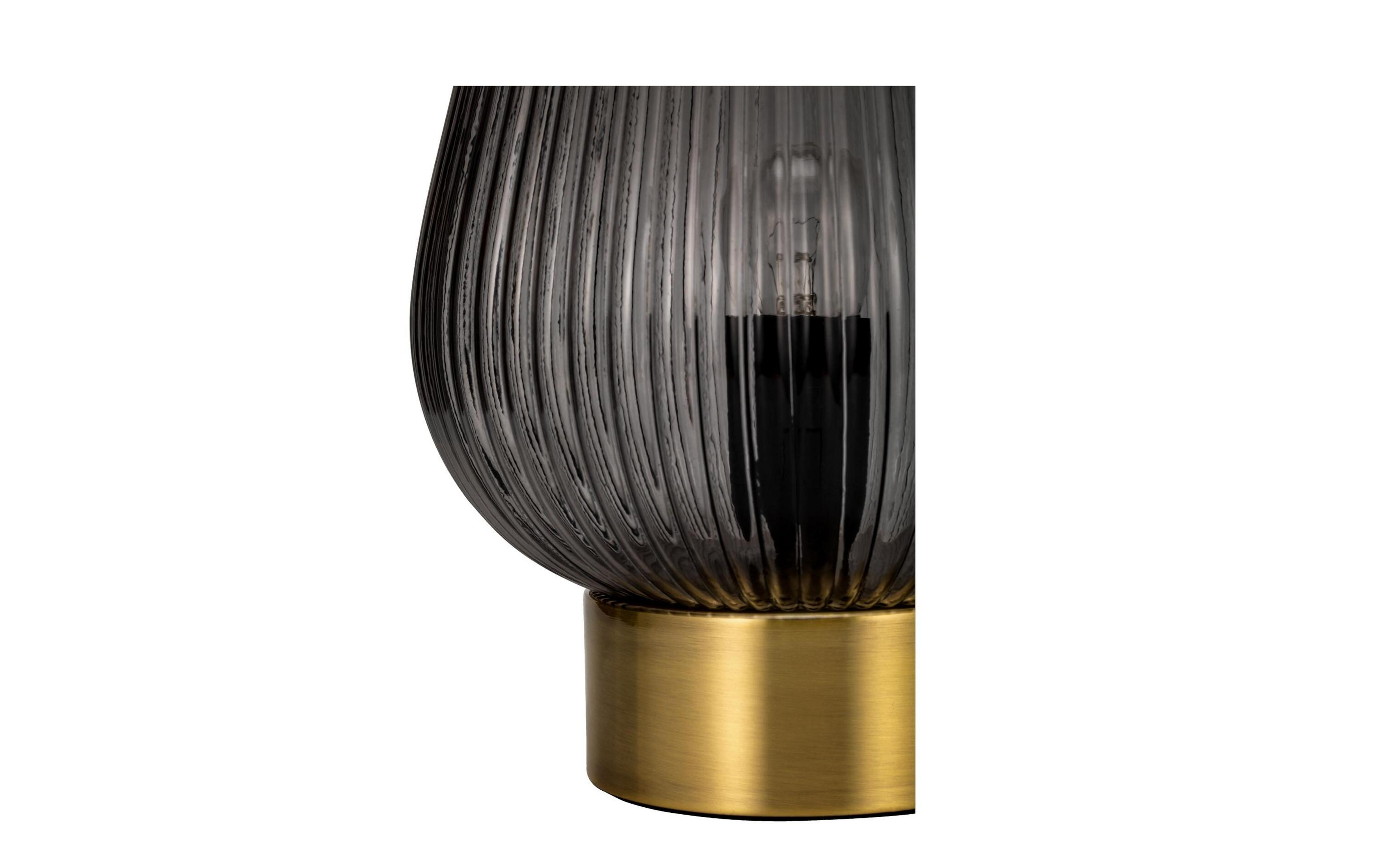 Lampa z prążkowanym, ciemnym szkłem i złotą podstawą.