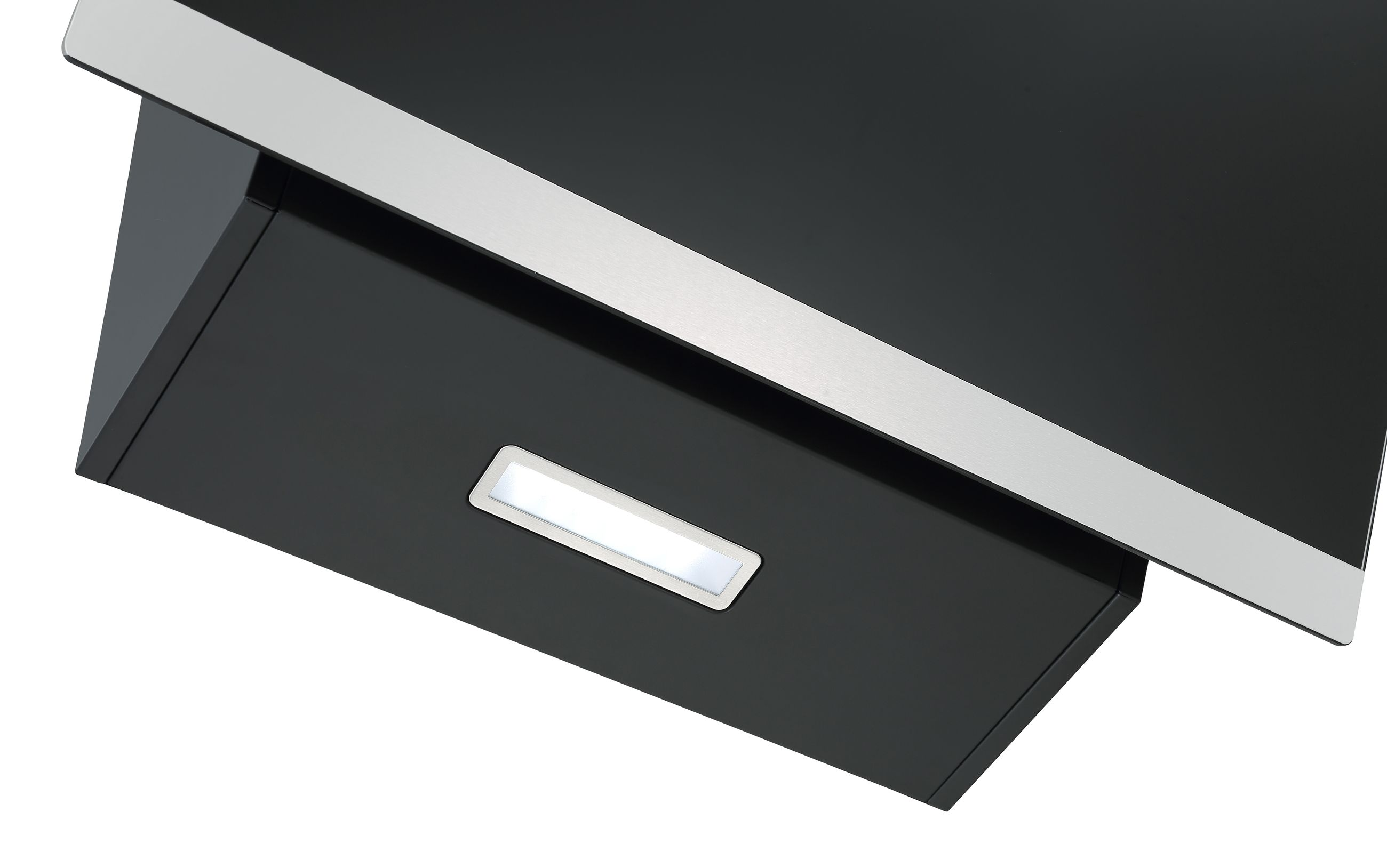 Schwarzes Küchenelement mit silbernem Streifen und beleuchtetem Griff.