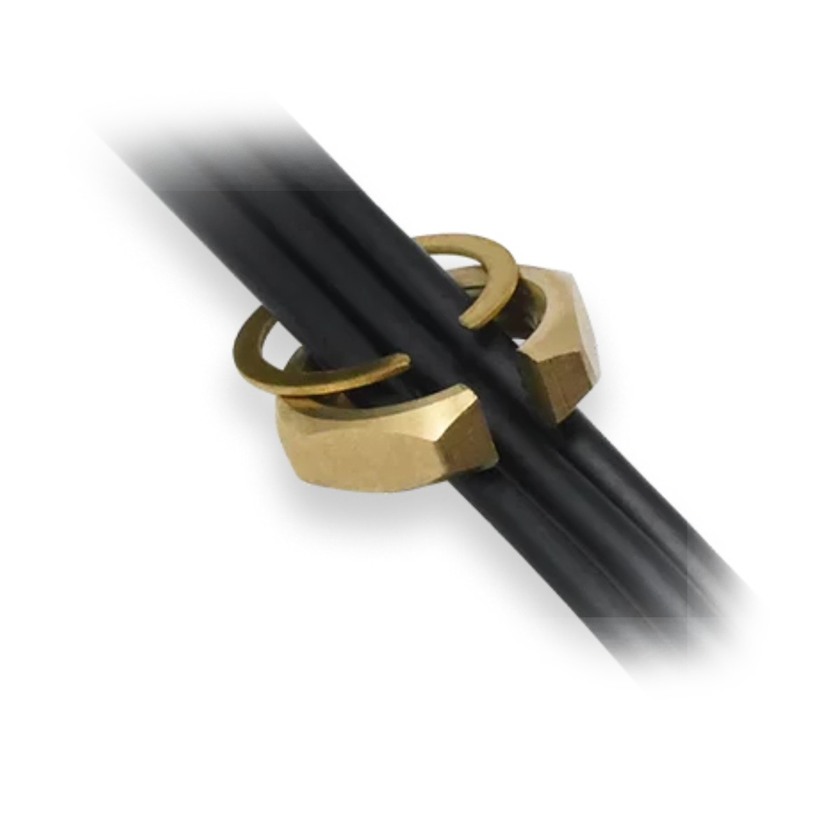 Zwei goldene Kabelbinder halten drei schwarze Kabel zusammen.