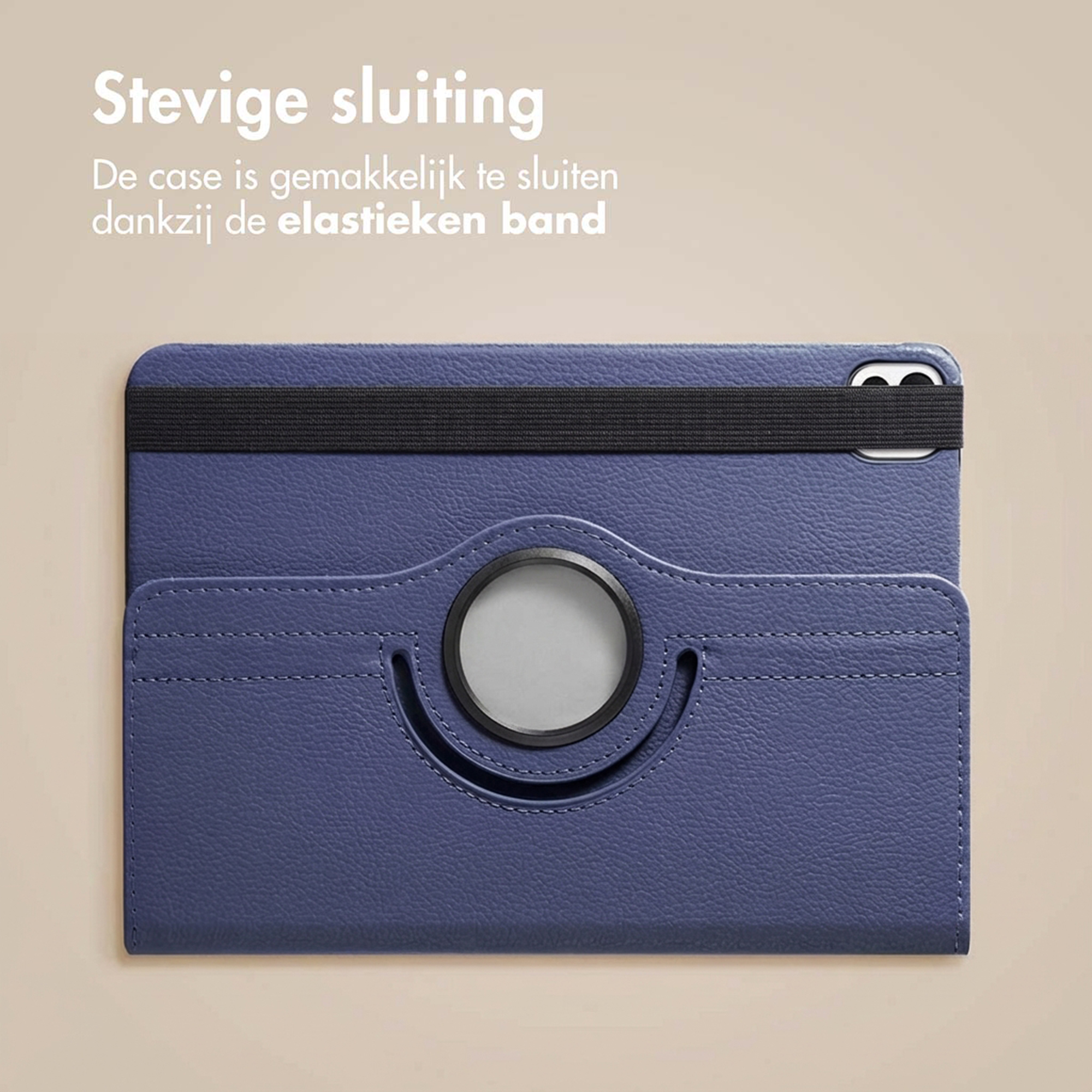 Blauwe tablethoes met elastische band en draaibare standaard, close-up.