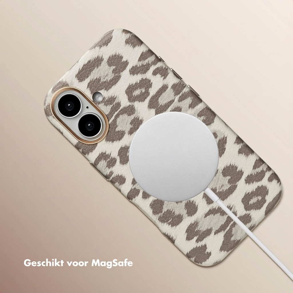 Telefoonhoesje met luipaardprint, laadt op via MagSafe.