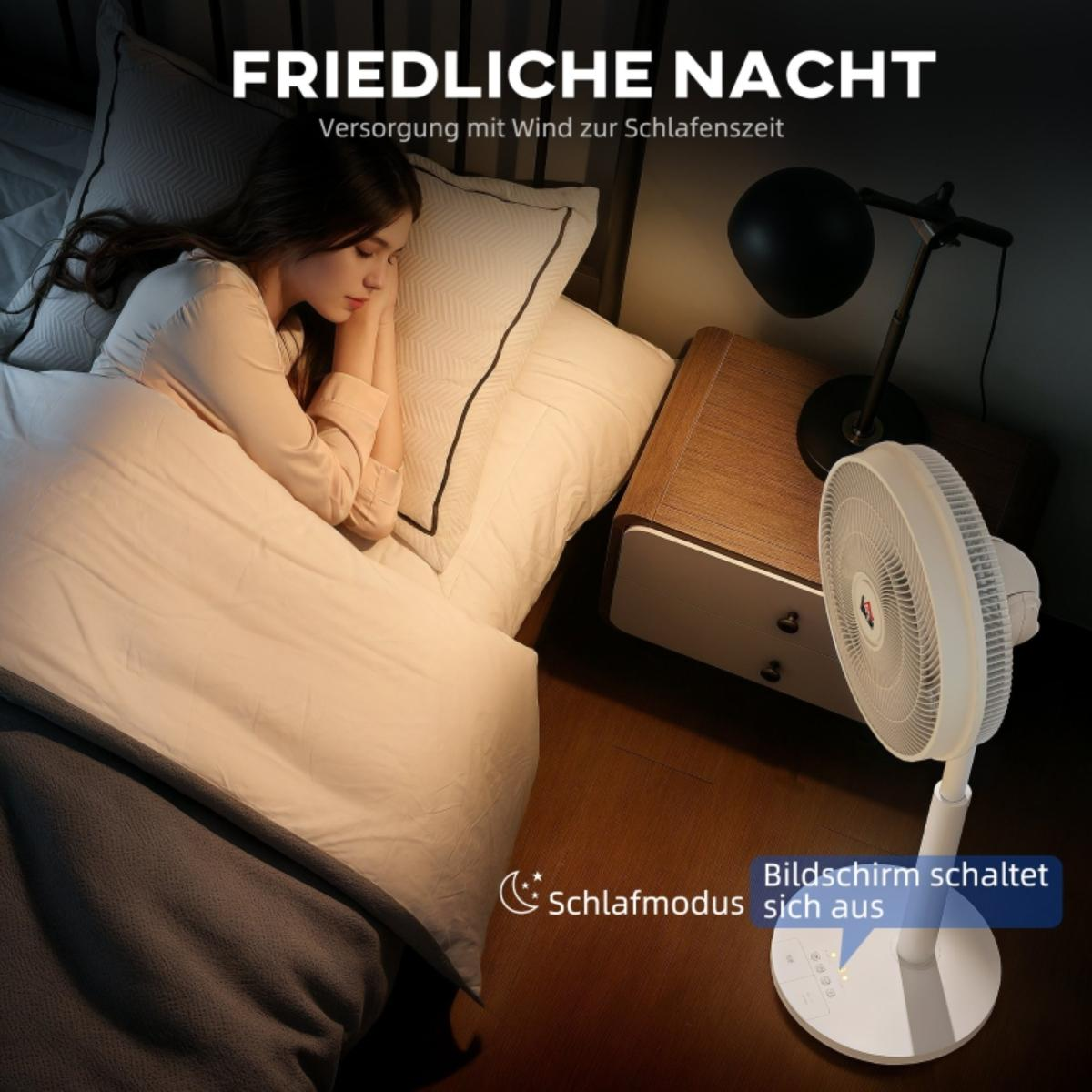 Eine Frau schläft im Bett, ein Ventilator und eine Lampe stehen daneben.