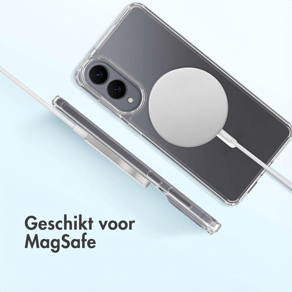 Un smartphone dans un étui transparent avec chargeur MagSafe sur fond bleu.