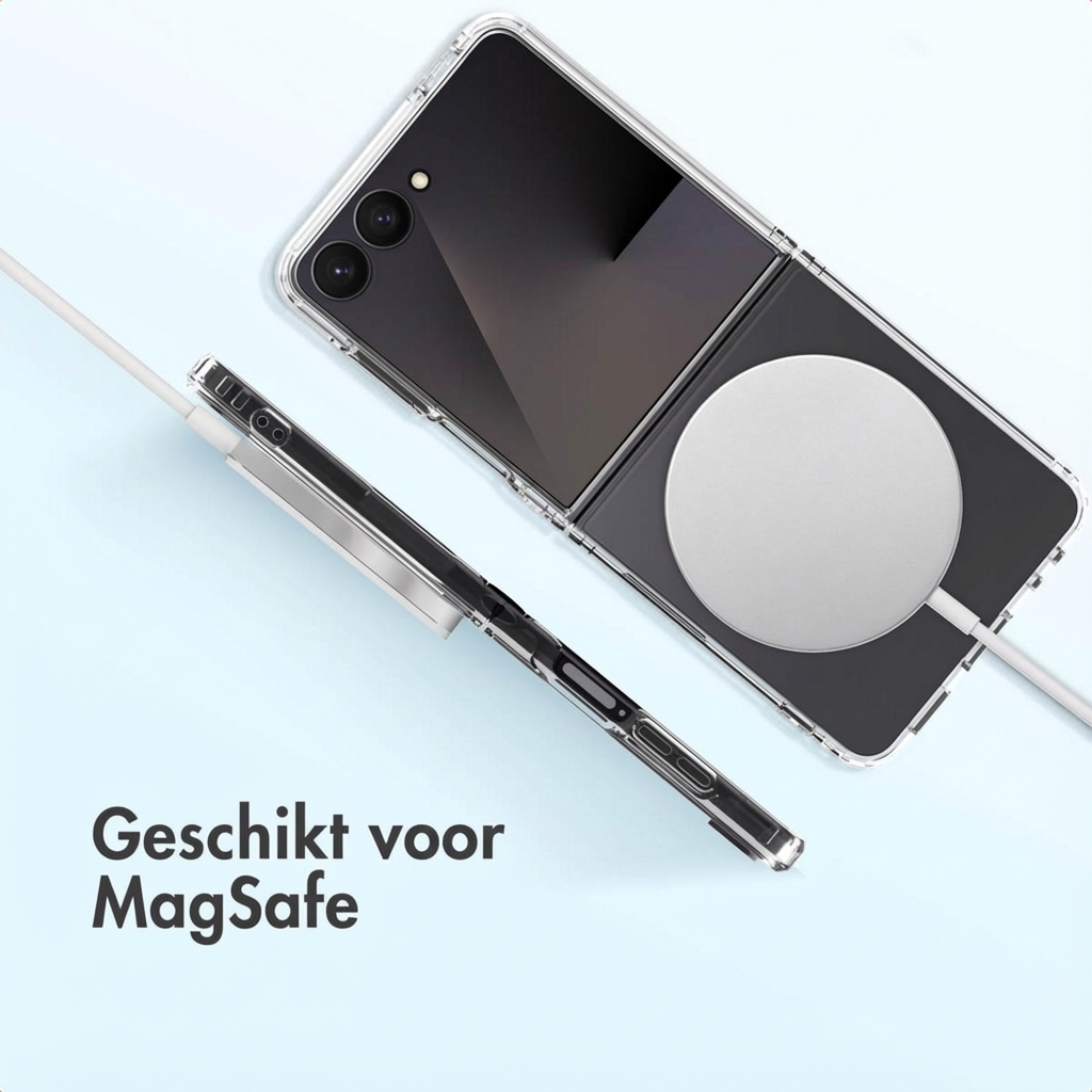 Een doorzichtige klaptelefoon met MagSafe-oplader en kabel op lichtblauwe achtergrond.