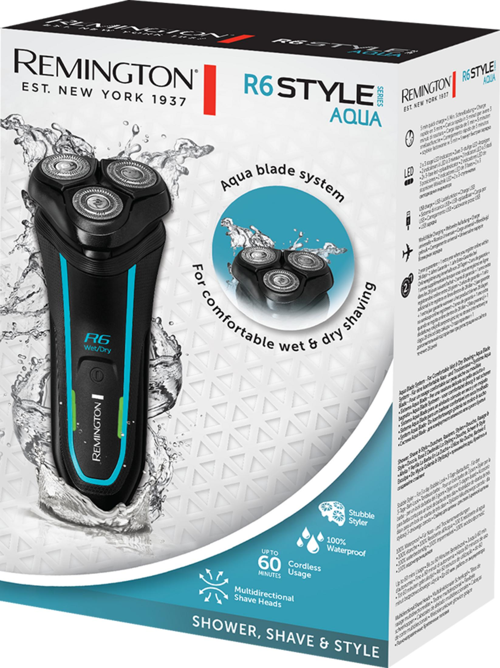Elektryczna maszynka do golenia Remington R6 Style Aqua z trzema obrotowymi głowicami, otoczona wodą.