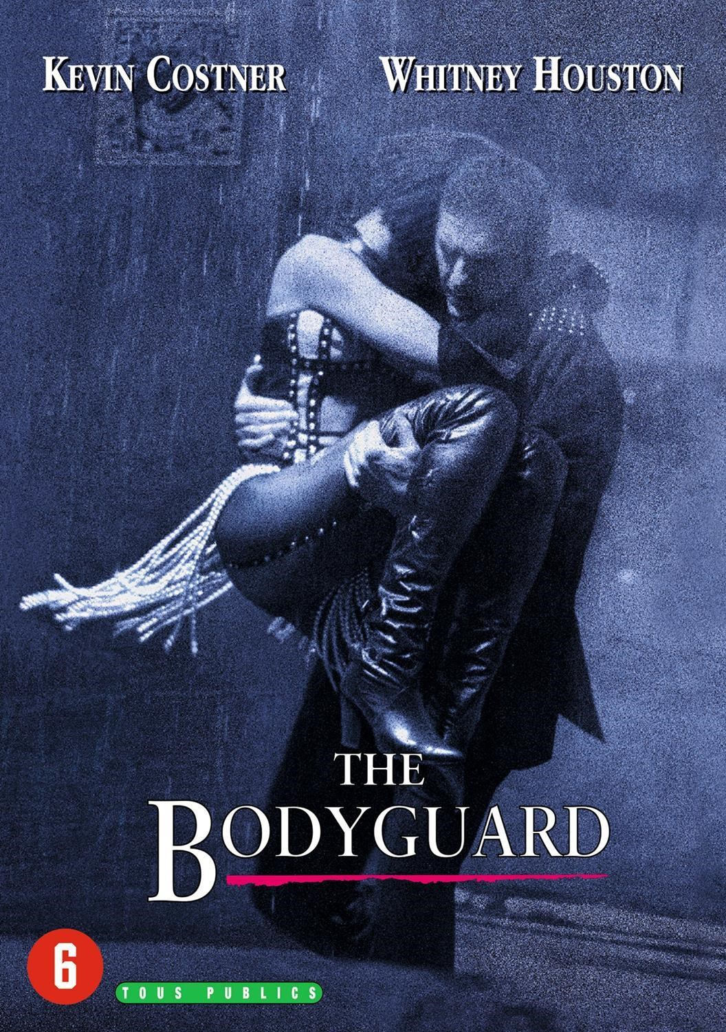 Kevin Costner draagt Whitney Houston op de poster van The Bodyguard. Regen-effect.