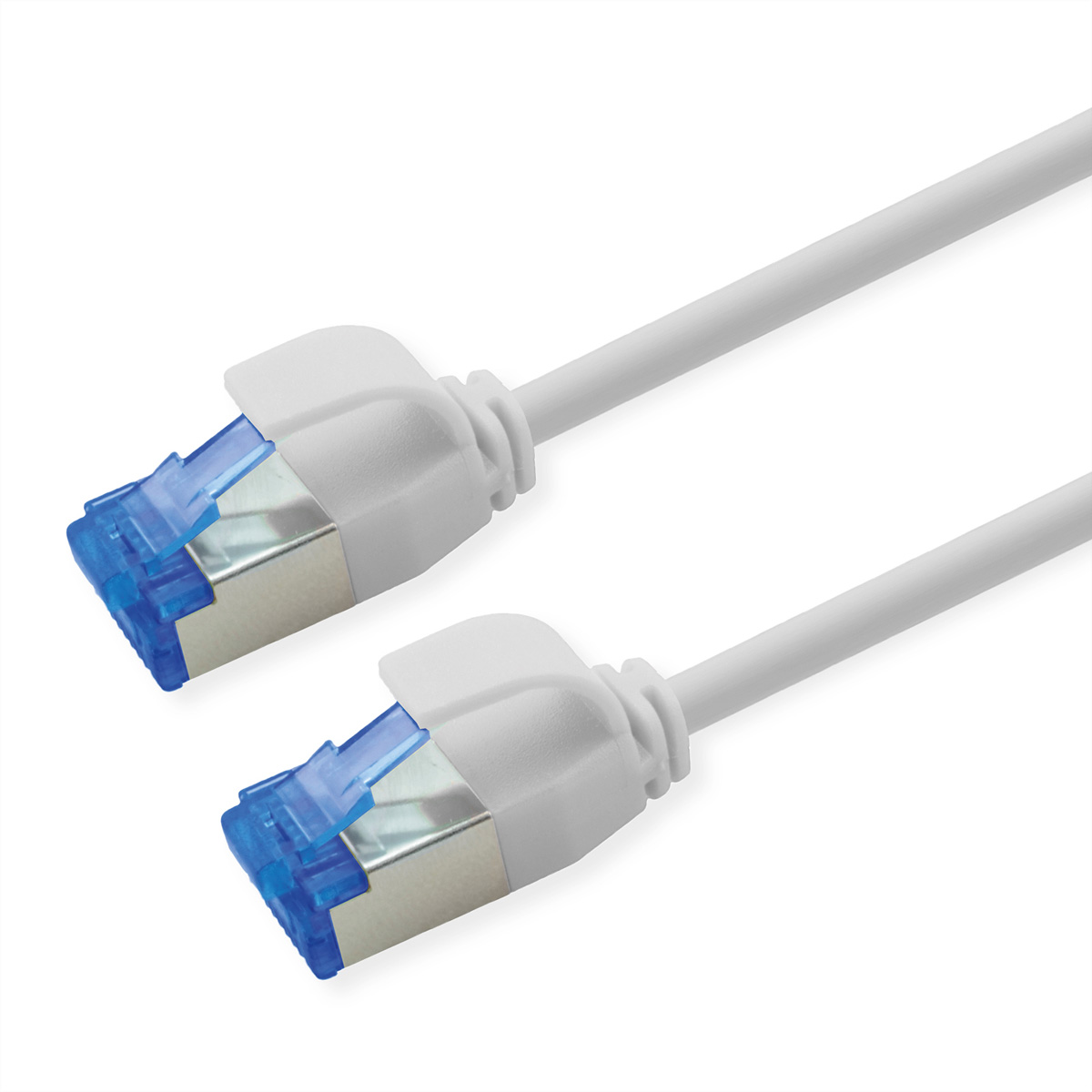 Twee witte netwerkkabels met blauwe connectoren op witte achtergrond.