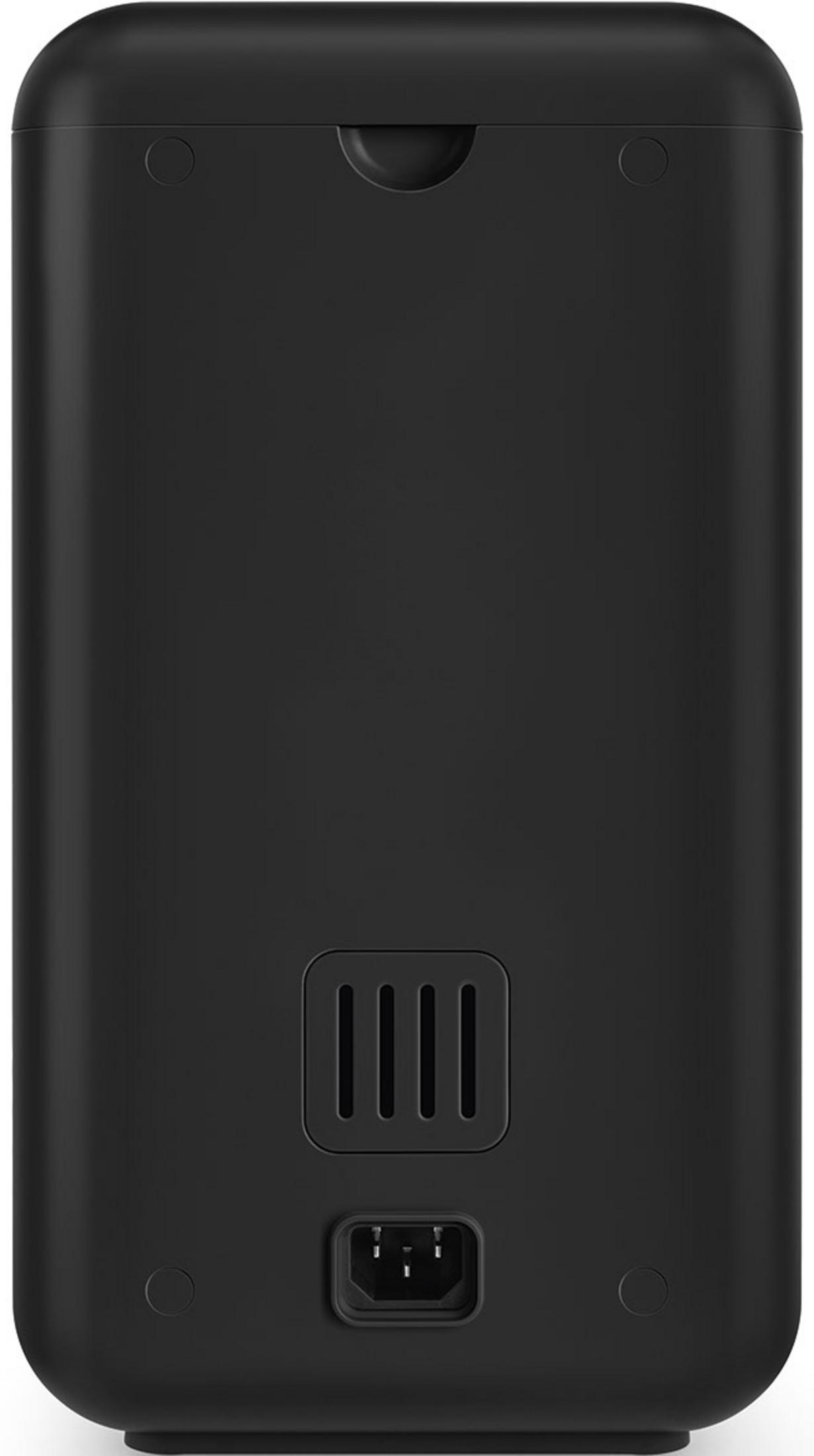 Czarne urządzenie z otworami wentylacyjnymi i złączem zasilania na dole.