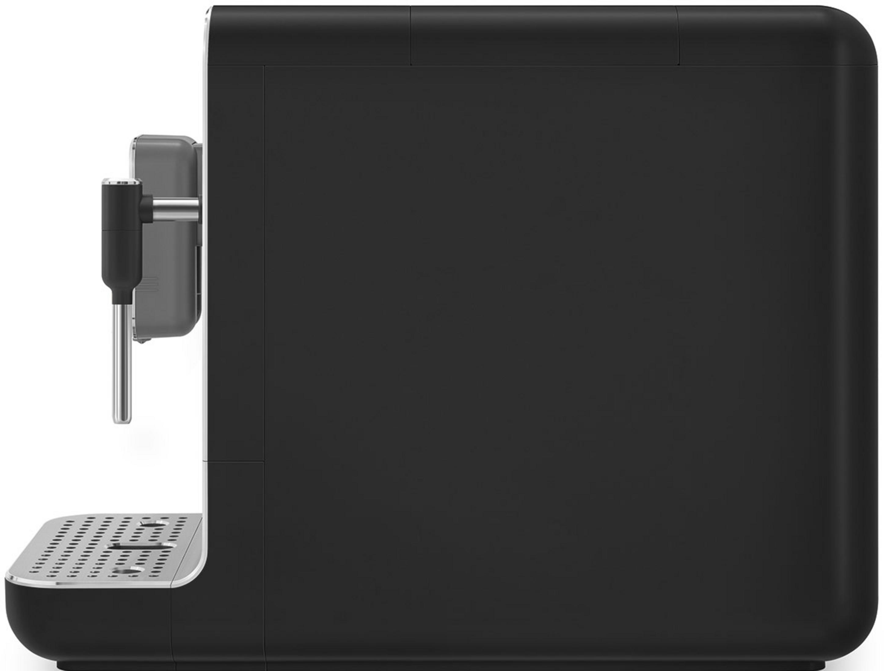 Czarny ekspres do kawy ze srebrną tacką ociekową i dyszą pary.