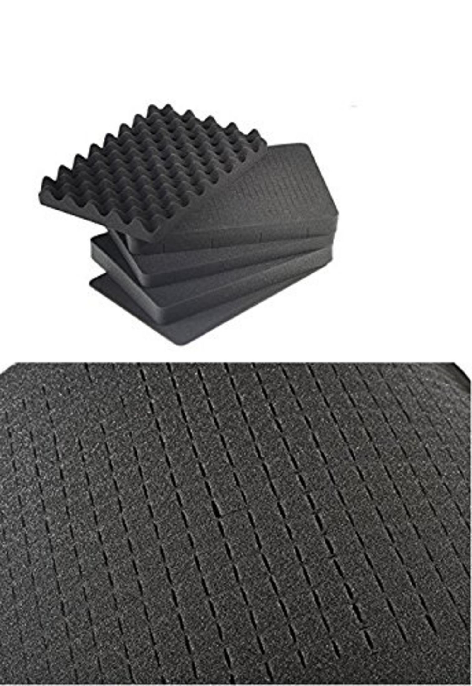 Schwarzer Schaumstoff mit Wellenmuster und rechteckigem Gitter.
