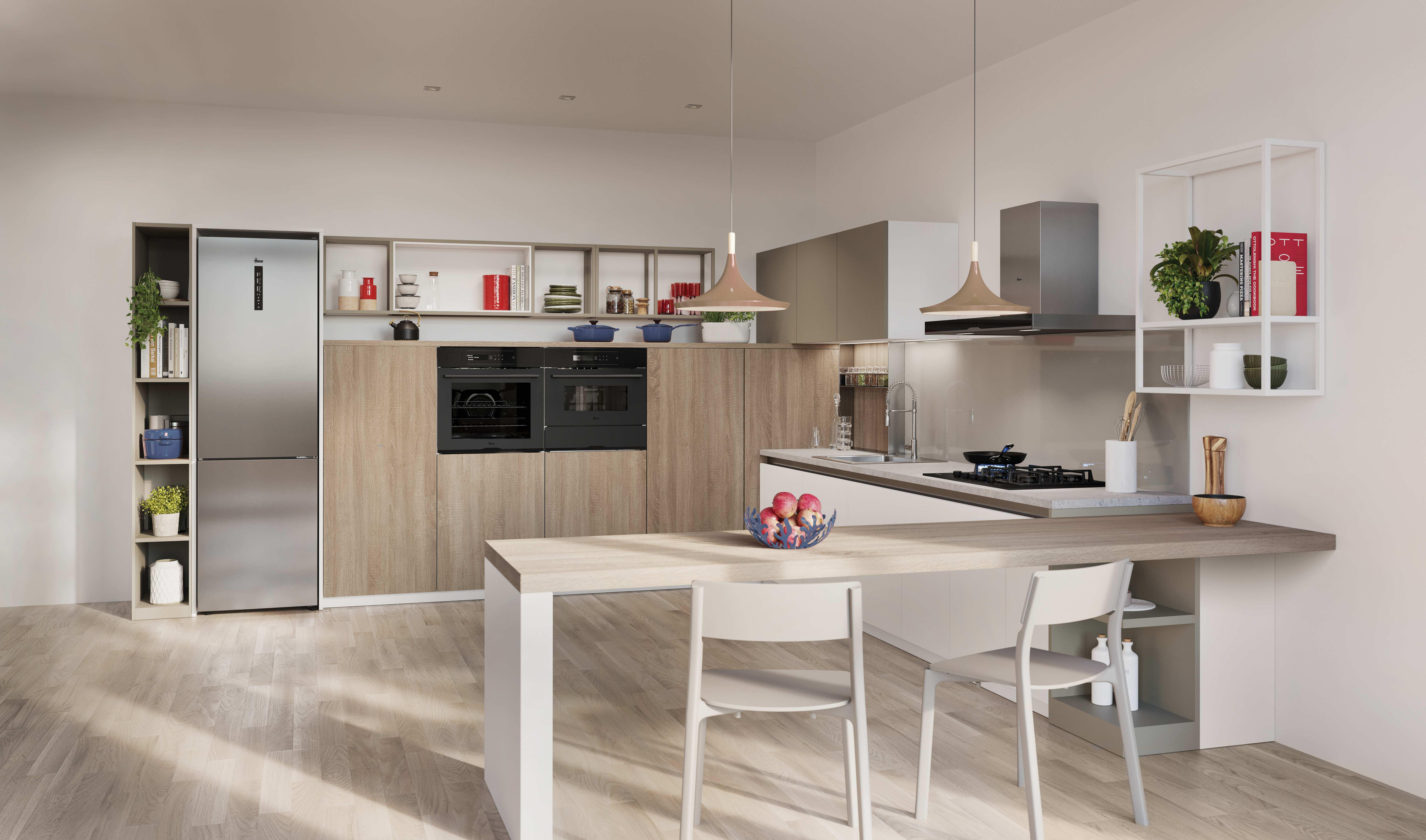 Cucina moderna con accenti in legno, elettrodomestici, zona pranzo e ciotola di frutta.