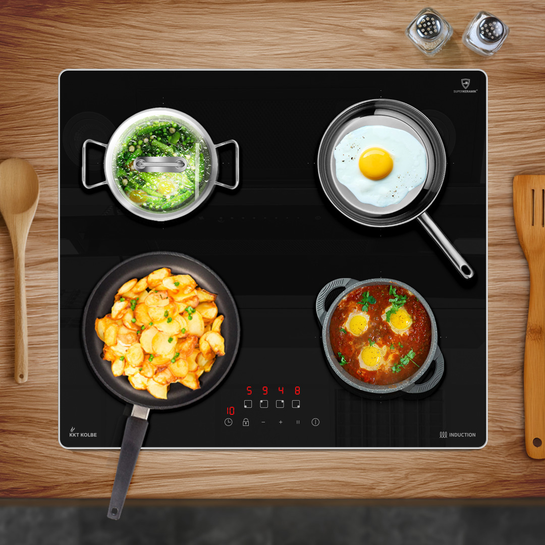 Vier Gerichte kochen auf einem schwarzen Induktionskochfeld: Erbsen, Spiegelei, Kartoffeln, Eier in Soße.