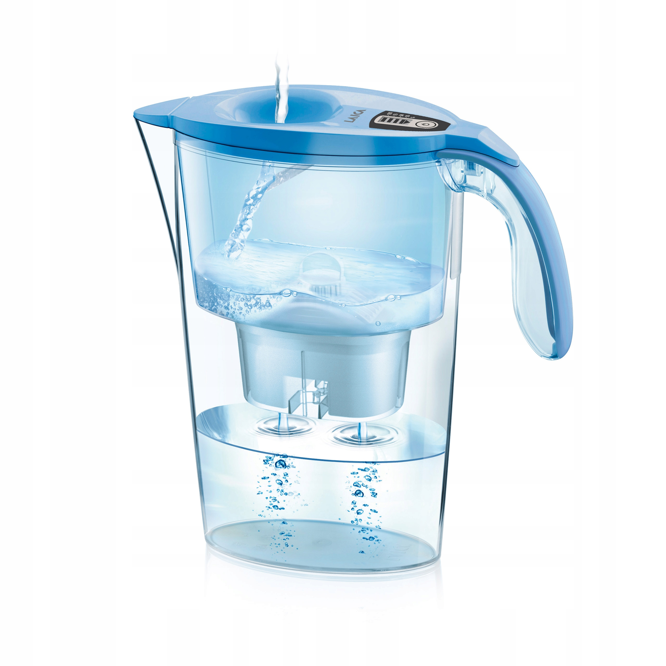 Niebieski dzbanek filtrujący wodę z wodą wlewaną od góry.