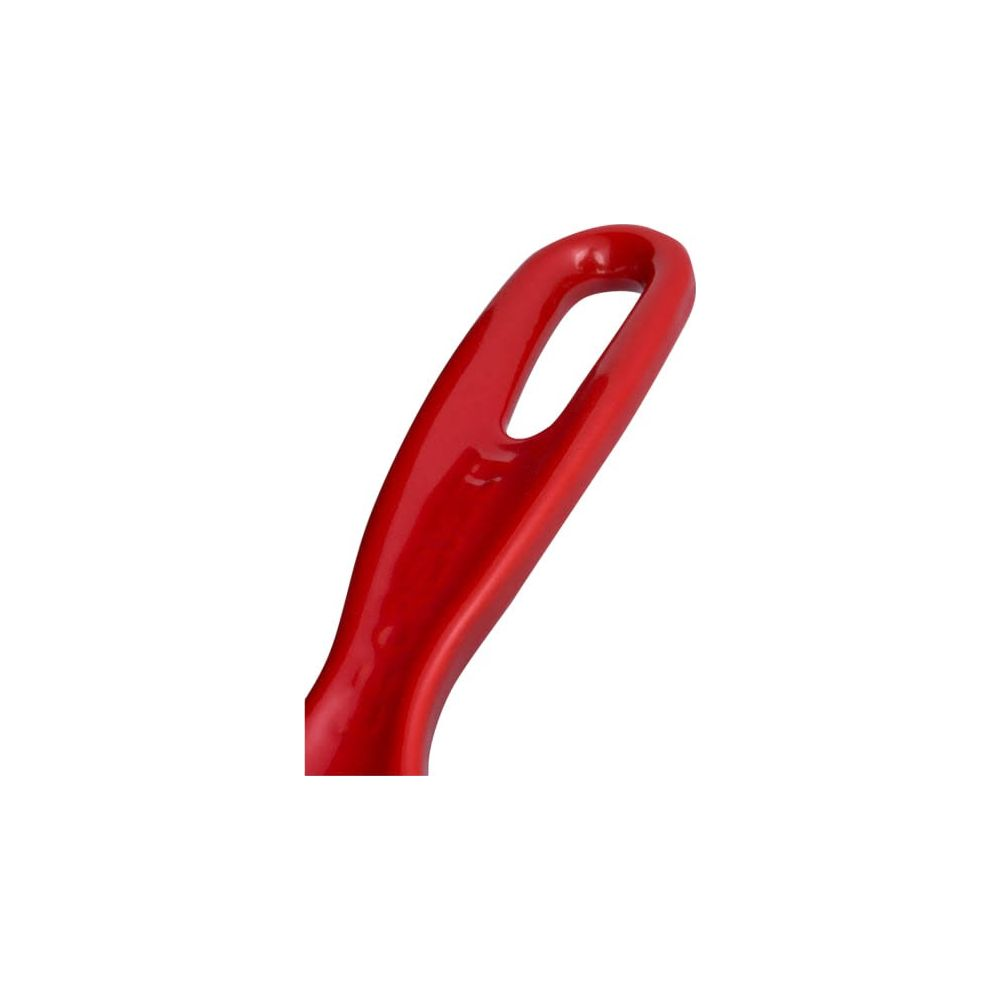 Une poignée rouge avec une ouverture ovale, isolée sur fond blanc.