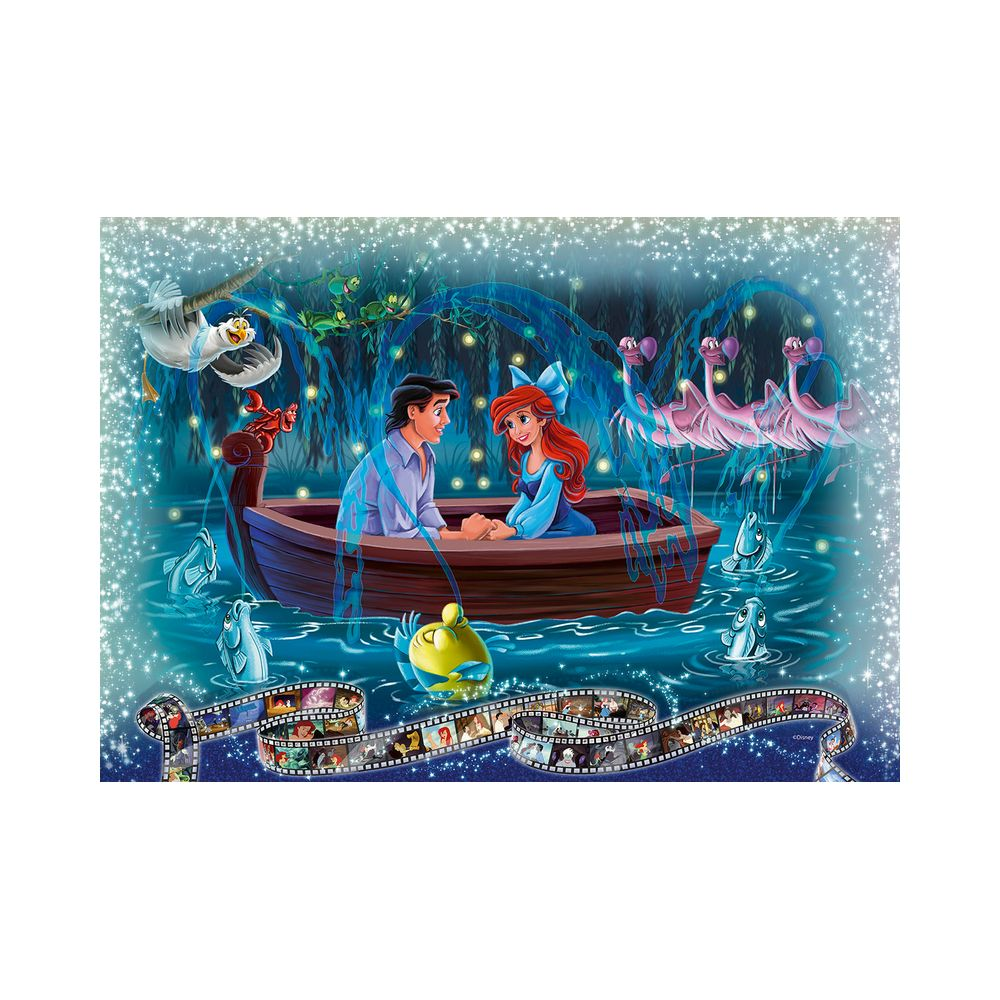 Książę Eryk i Ariel płyną łodzią, otoczeni przez ryby, flamingi i taśmę filmową.