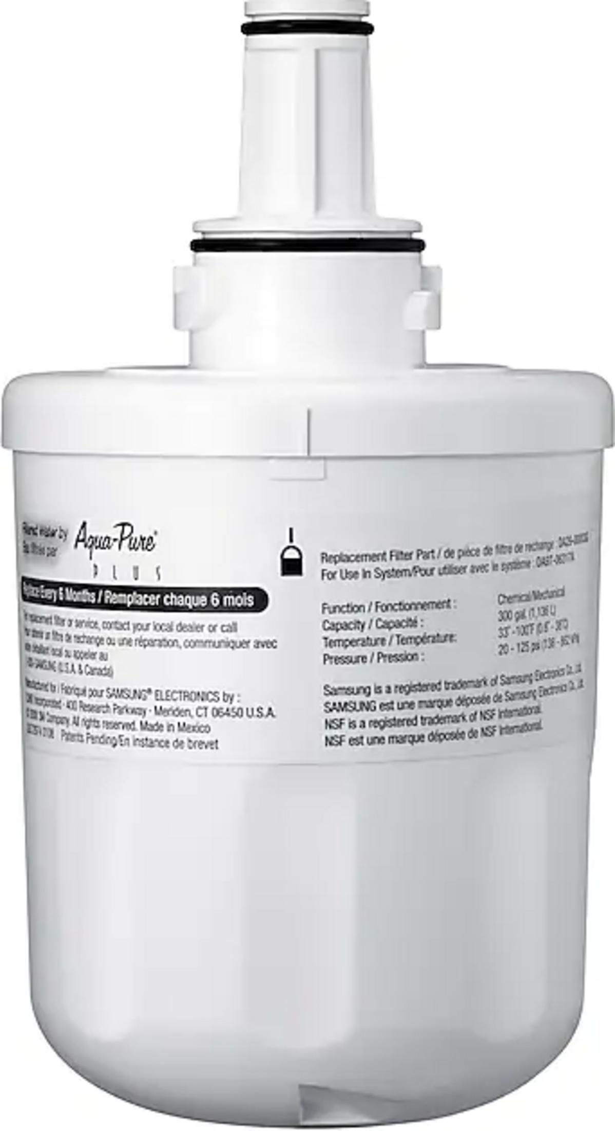 Ein weißer Wasserfilter mit blauen und schwarzen Aufdrucken für Samsung-Geräte.