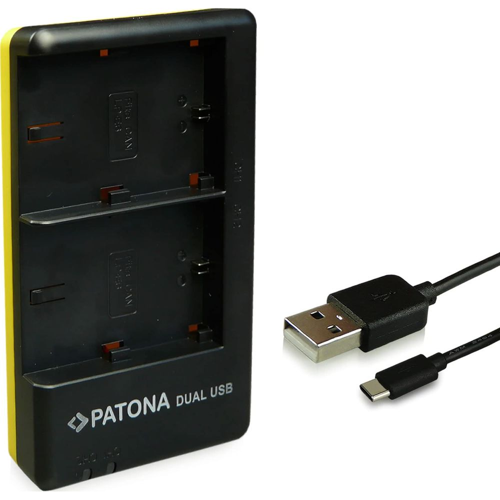 Ein gelber und schwarzer Dual-USB-Akkulader mit einem USB-A- und einem USB-C-Kabel.