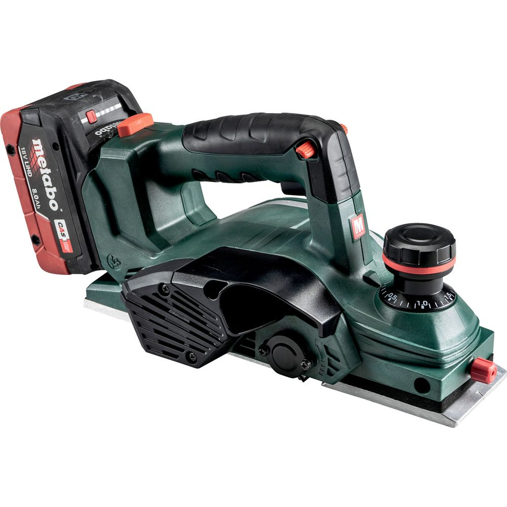 Ein grüner Akku-Hobel von Metabo mit rotem Akku.