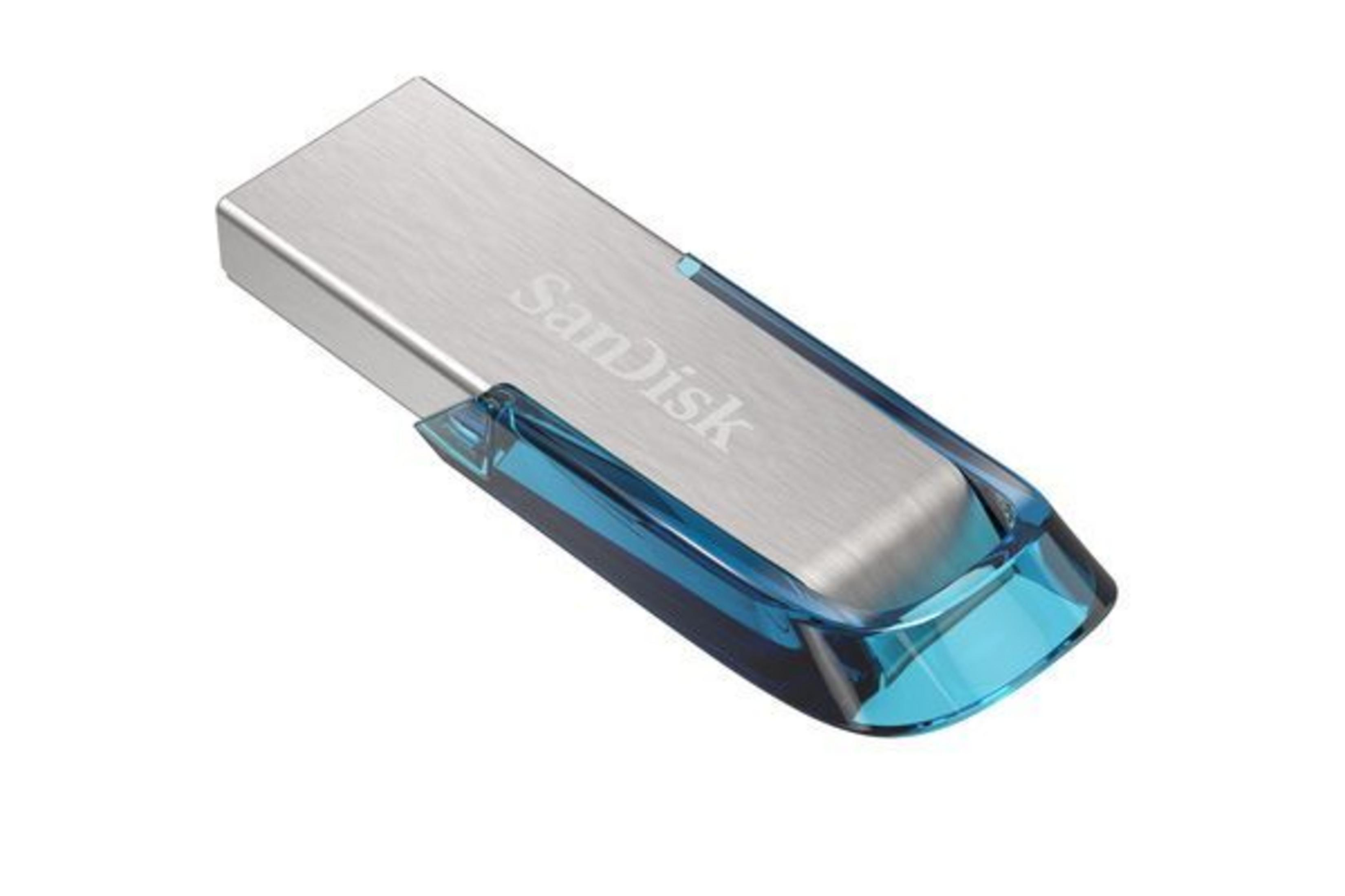 Srebrny pendrive z niebieską plastikową obudową, logo SanDisk.