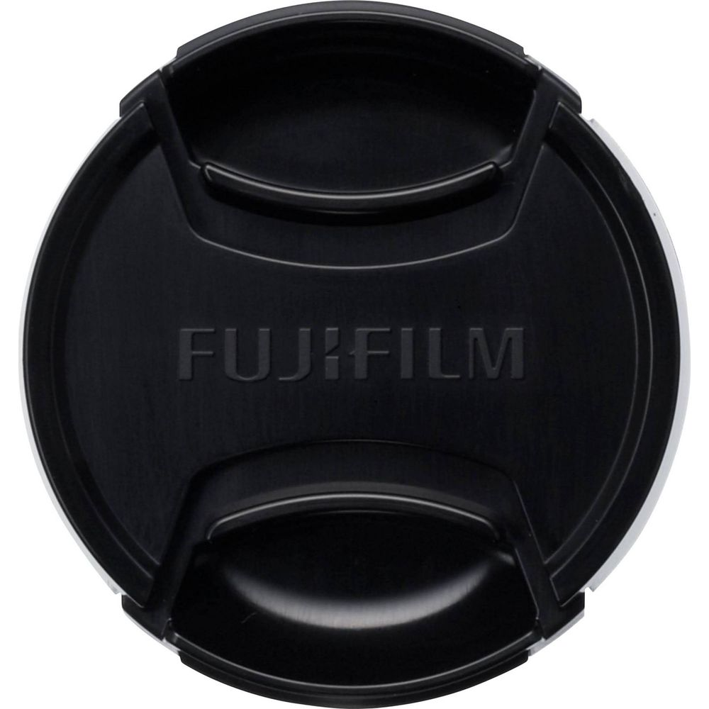 Schwarzer Objektivdeckel mit FUJIFILM-Logo und Griffmulden.