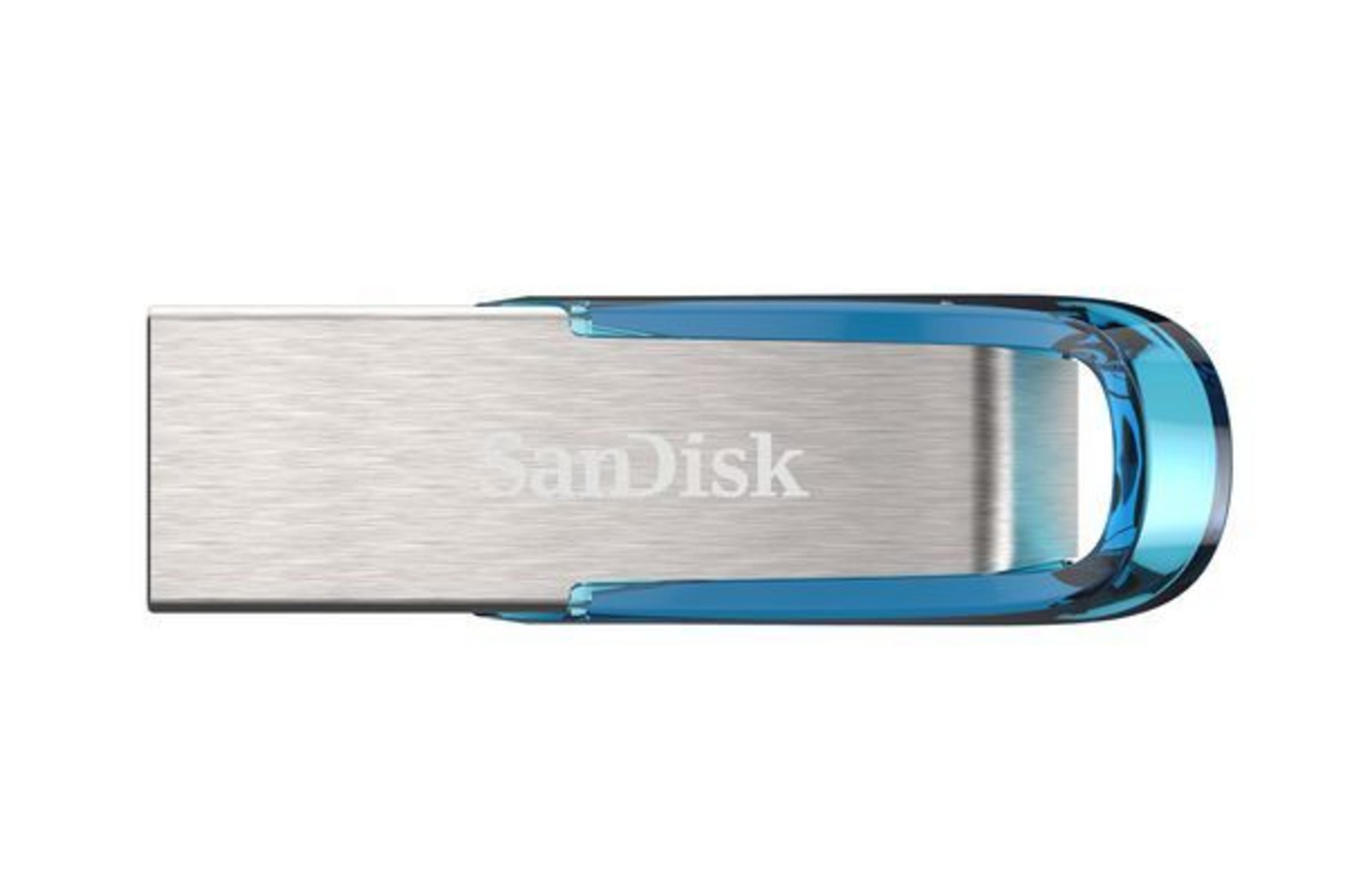 Srebrny pendrive z niebieską obudową i logo Sandisk.