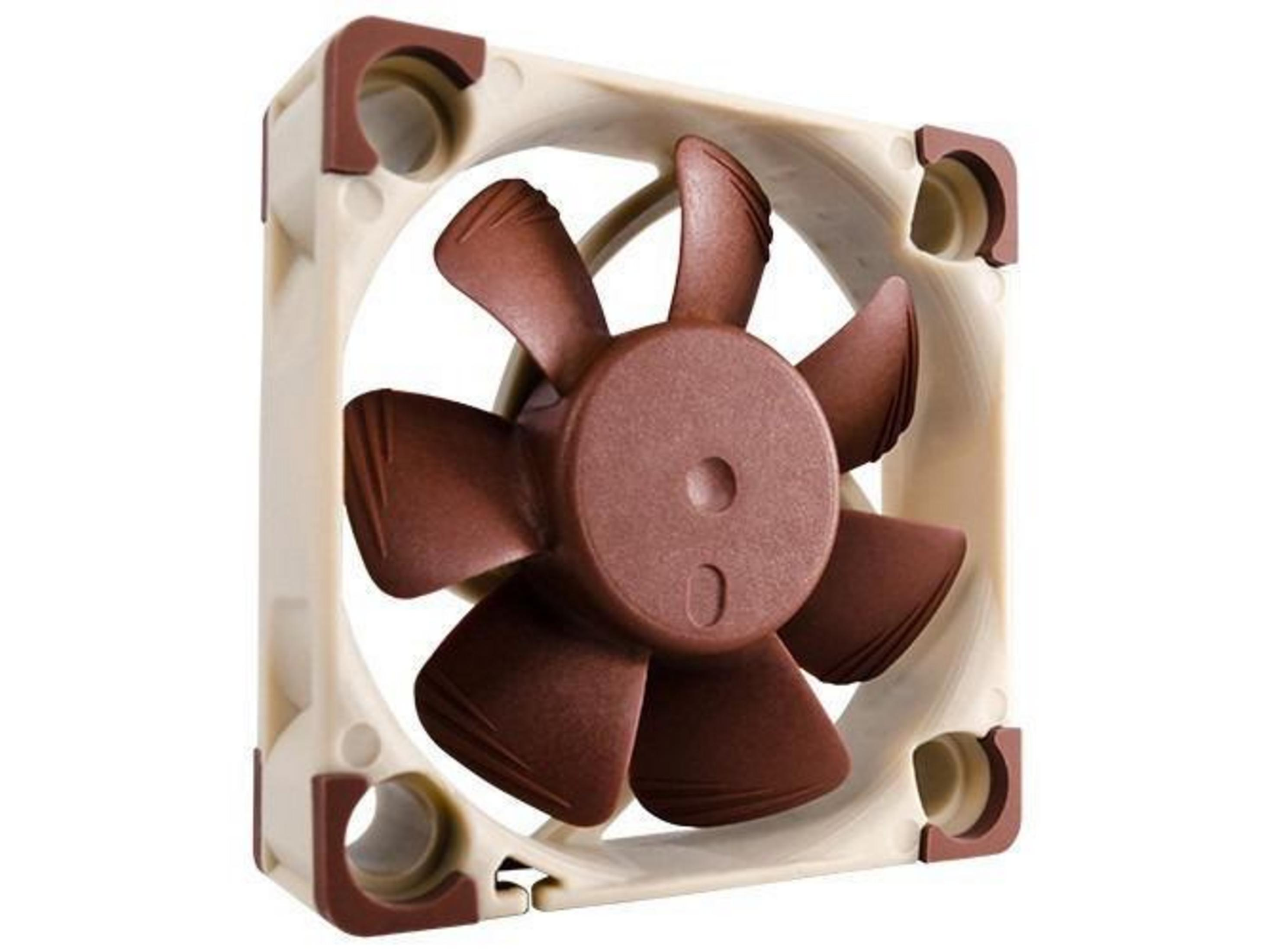 Una cornice per ventola beige con pale e angoli marroni.