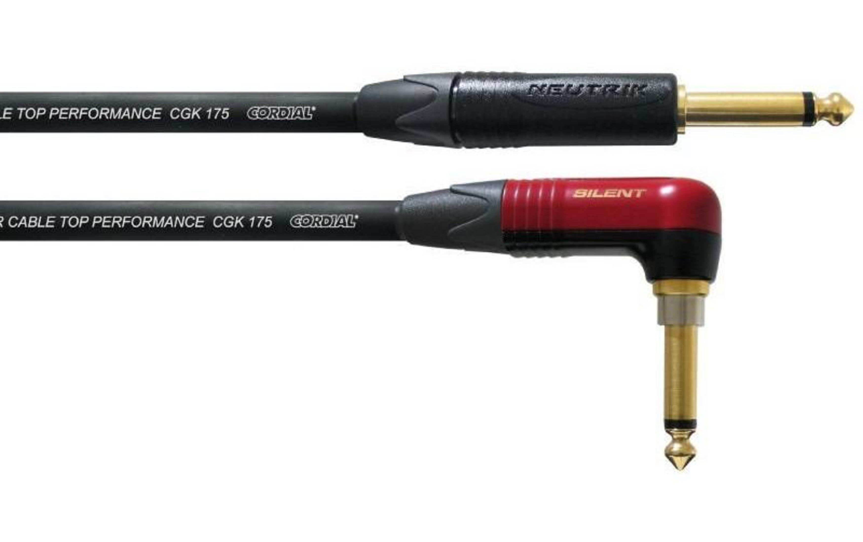 Due cavi audio neri con connettori diversi su sfondo bianco.