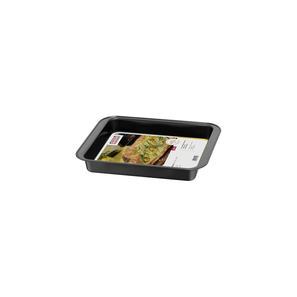 Un plat rectangulaire noir pour la cuisson contenant un plat de saumon garni d'herbes.