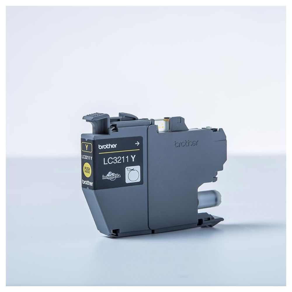 Szara kaseta z tuszem Brother LC3211Y z żółtą etykietą.