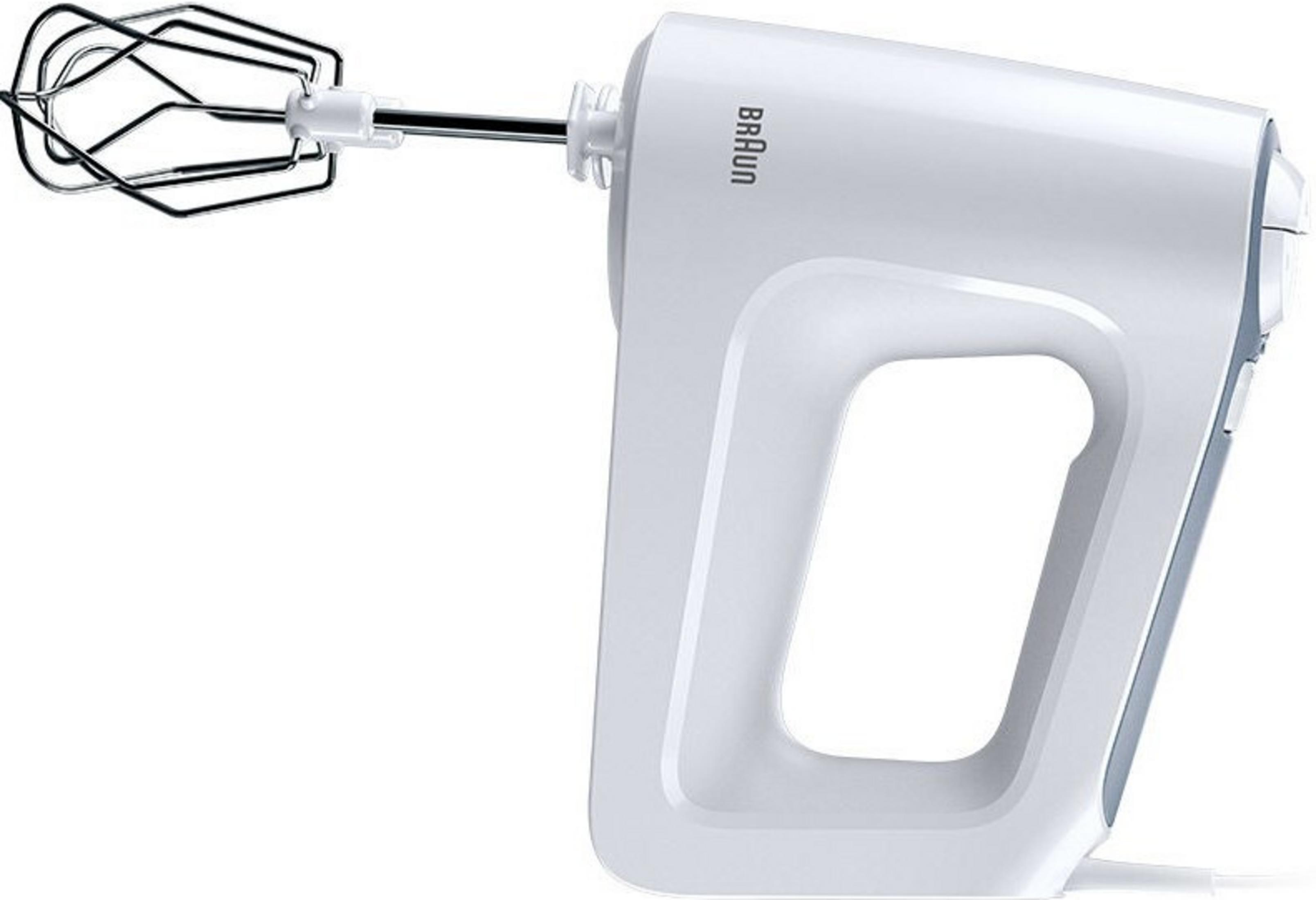 Een witte handmixer met chroom kloppers en Braun logo.