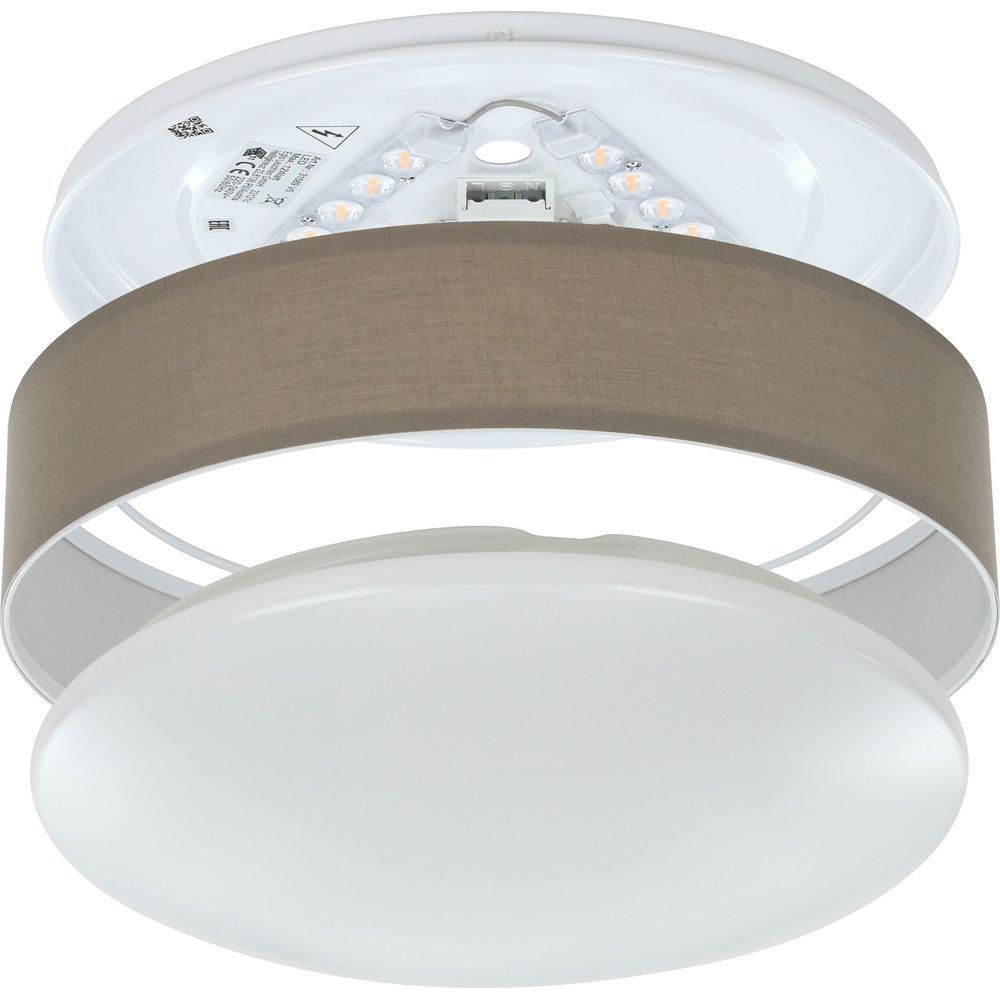 Una plafoniera con paralume in tessuto marrone e diffusore bianco.