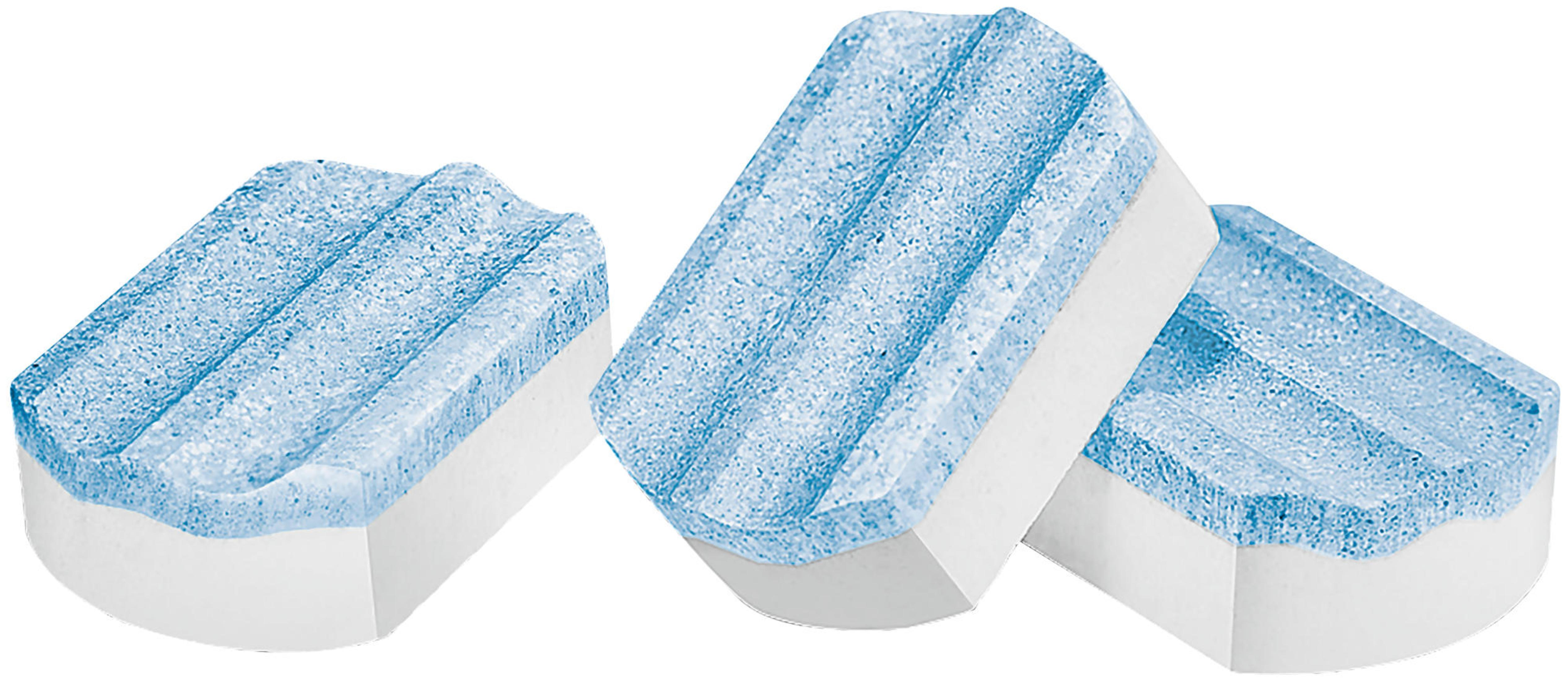 Tre pastiglie bianche e blu per lavastoviglie con scanalature.