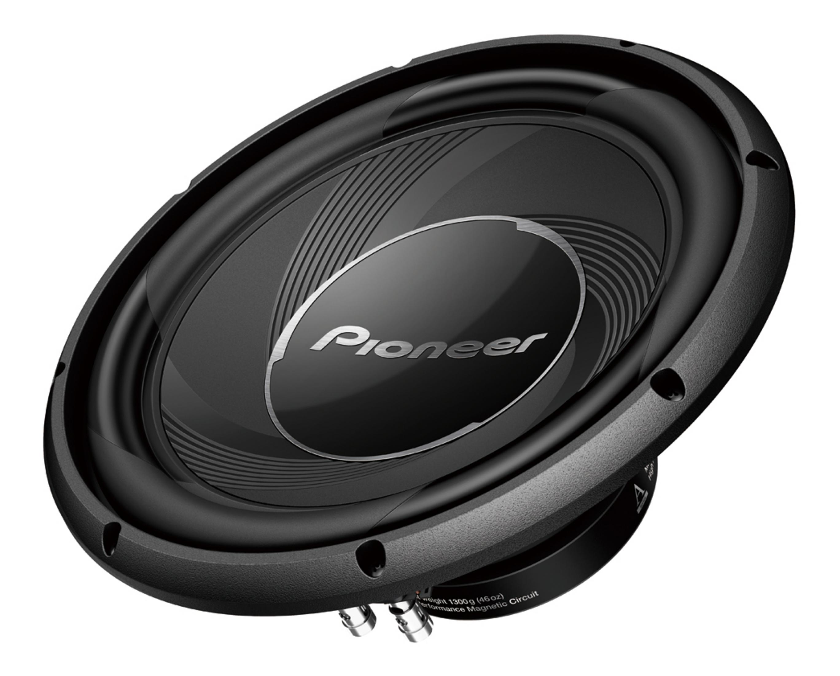 Schwarzer Pioneer-Subwoofer mit silbernem Logo und Rillenmuster auf weißem Hintergrund.