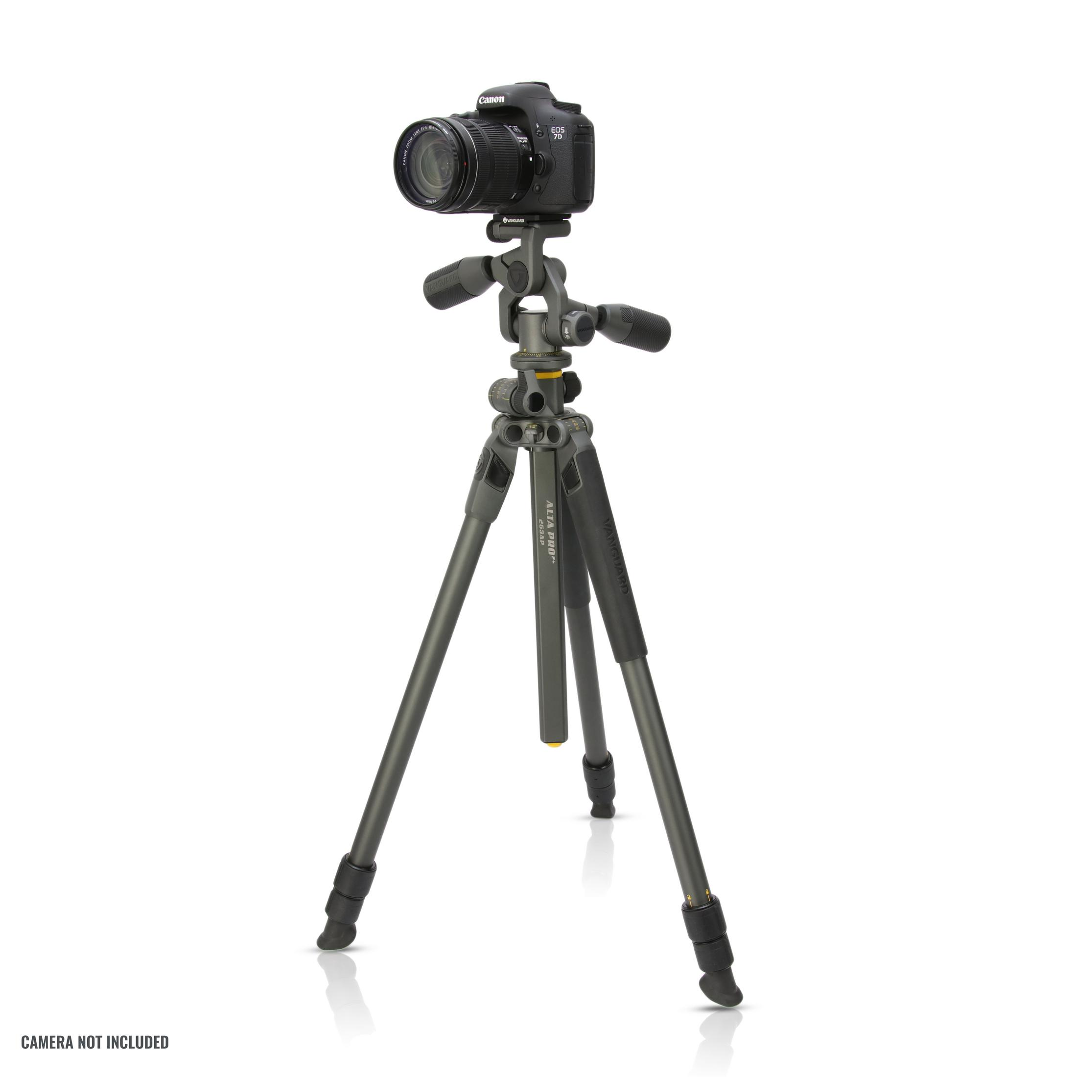 Czarny aparat Canon EOS 7D na szarym statywie Vanguard.